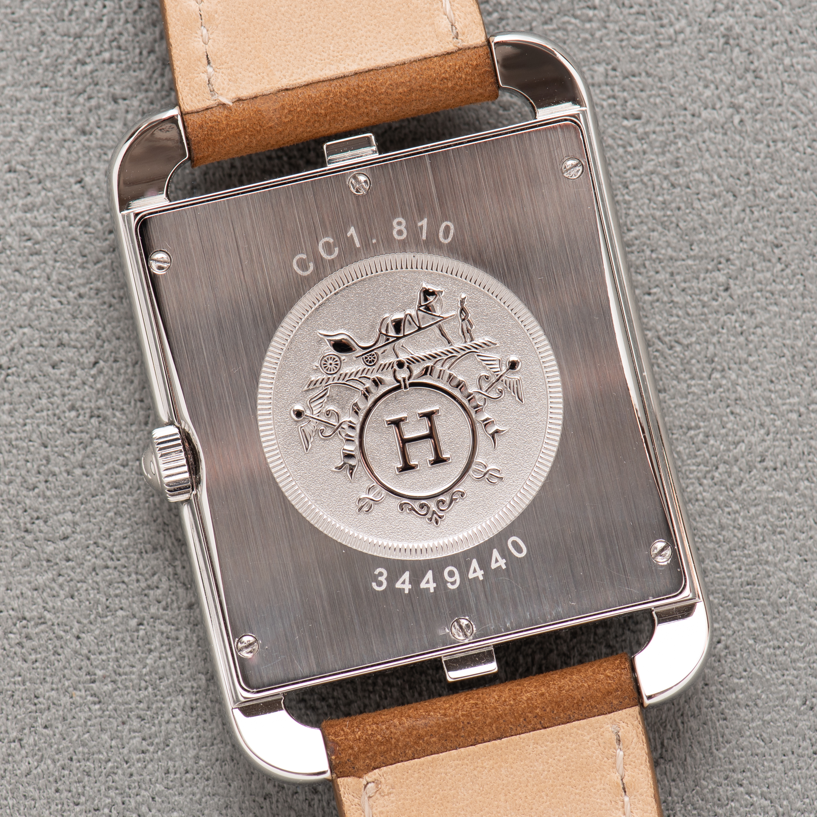 View of Hermes Cape-Cod GM Silver Dial réf CC1 810 Full Set 2019