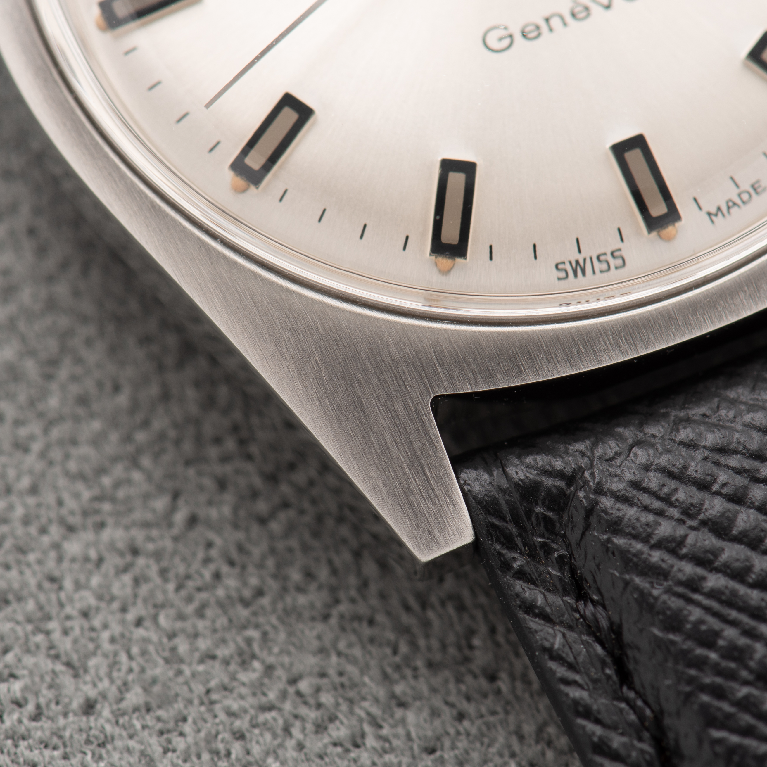 Zicht op Omega Automatic Genève Silver Dial/Steel Index réf 166.041 from 1969