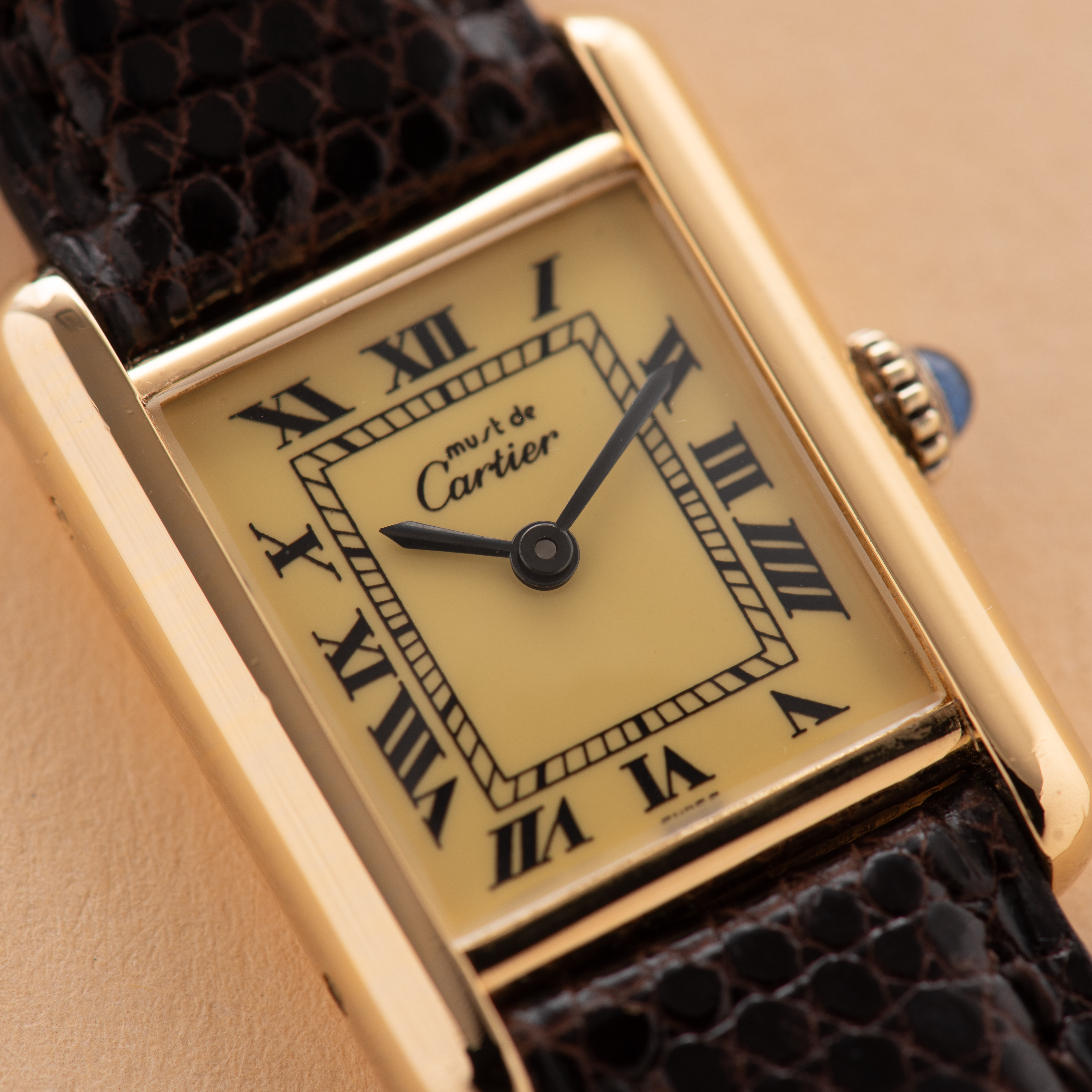 Zicht op Cartier Must by Tank Vermeil Roman Lemon Dial FULL SET van 1980