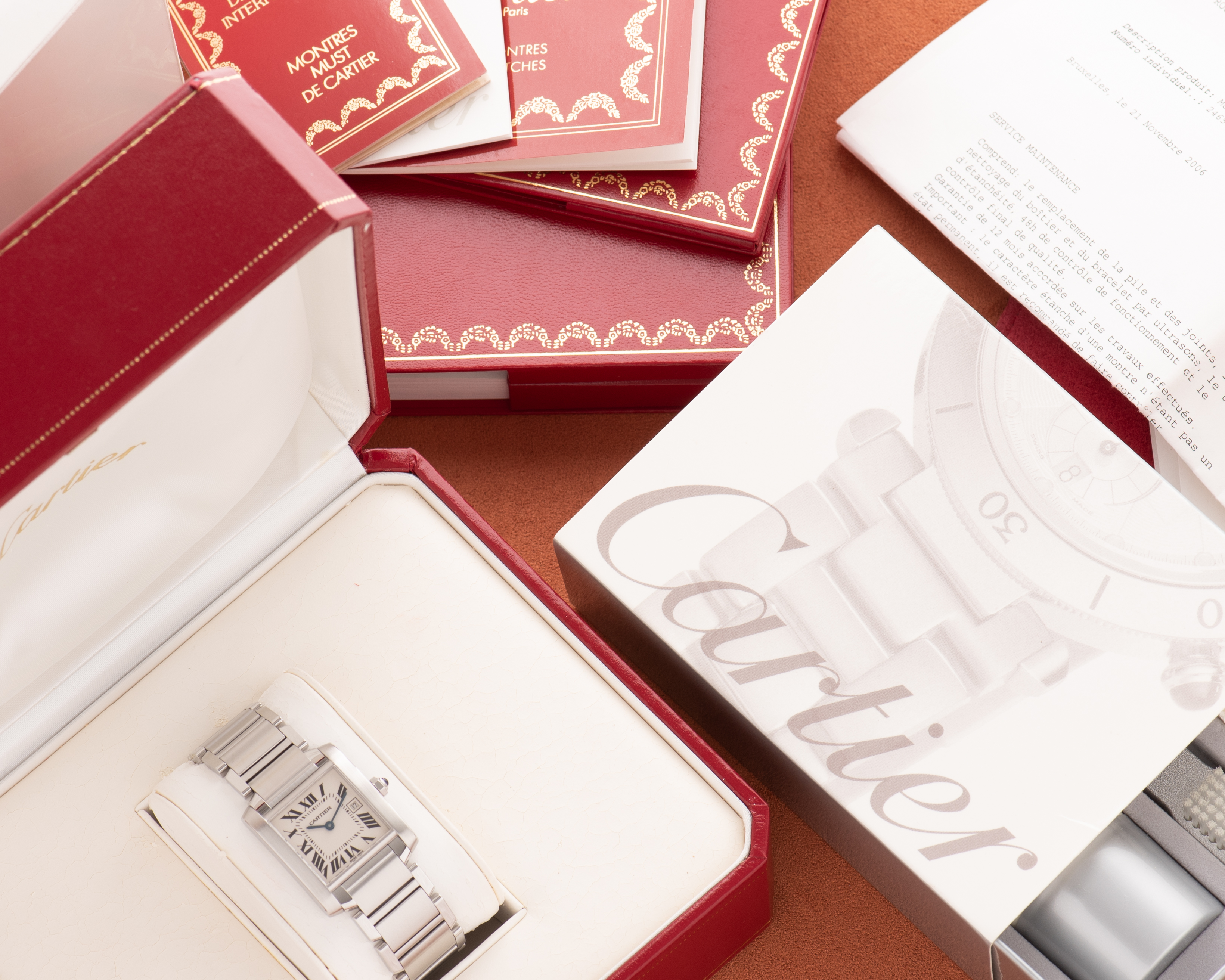 Zicht op Cartier Tank Franse Roman Dial Ref 2485 Volledige set + nieuwe reinigingsset
