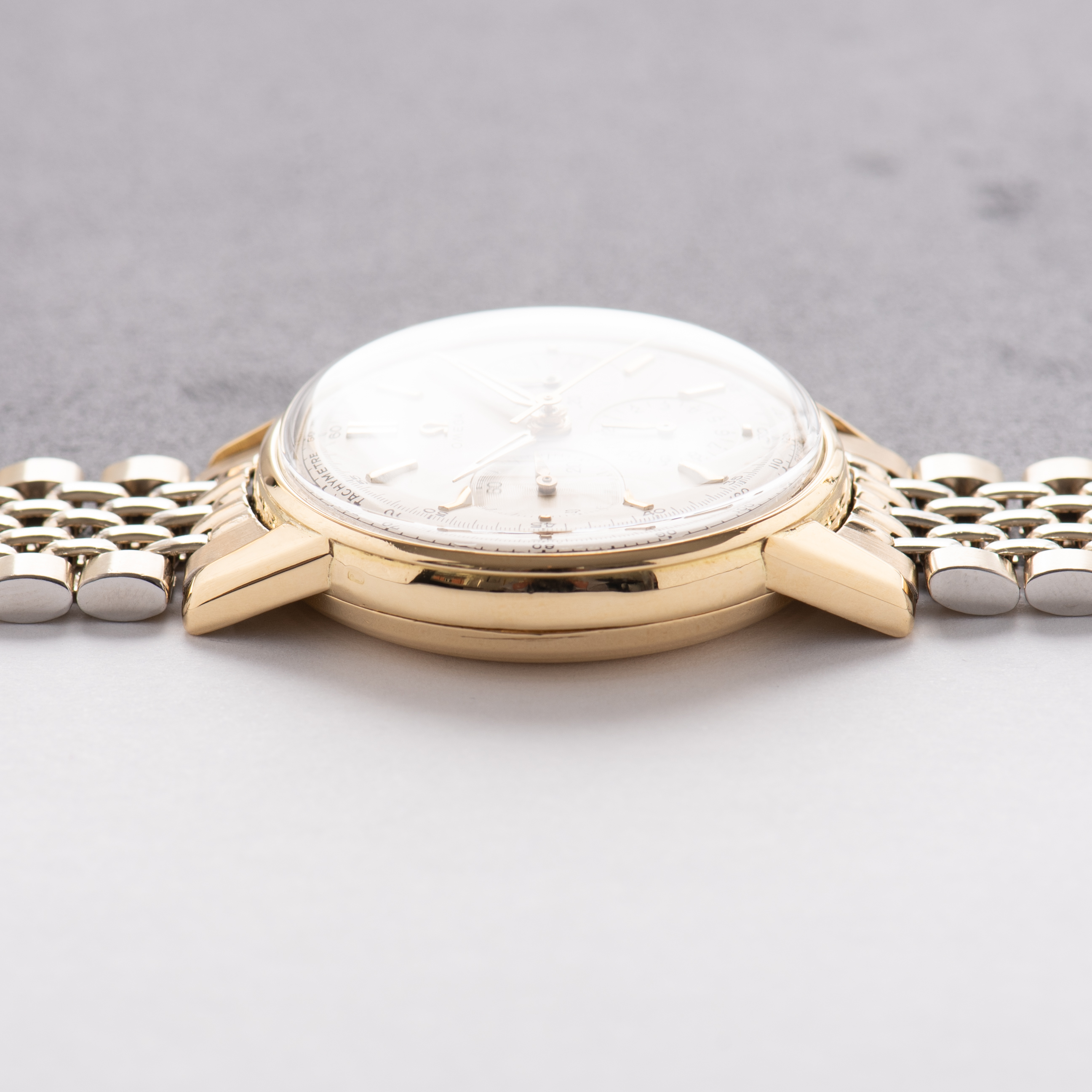 Zicht op Omega Chronographe Pre-"Seamaster" Réf 2884 Cal 321 from 1956