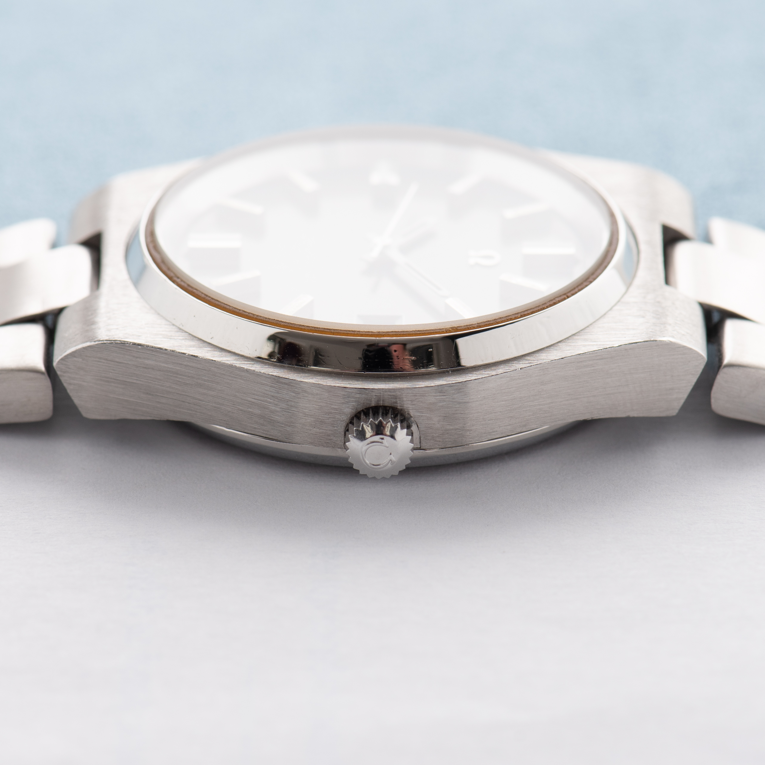 Zicht op Omega Automatic Seamaster Cosmic 2000 Grey dial Réf 166.135 from 1973