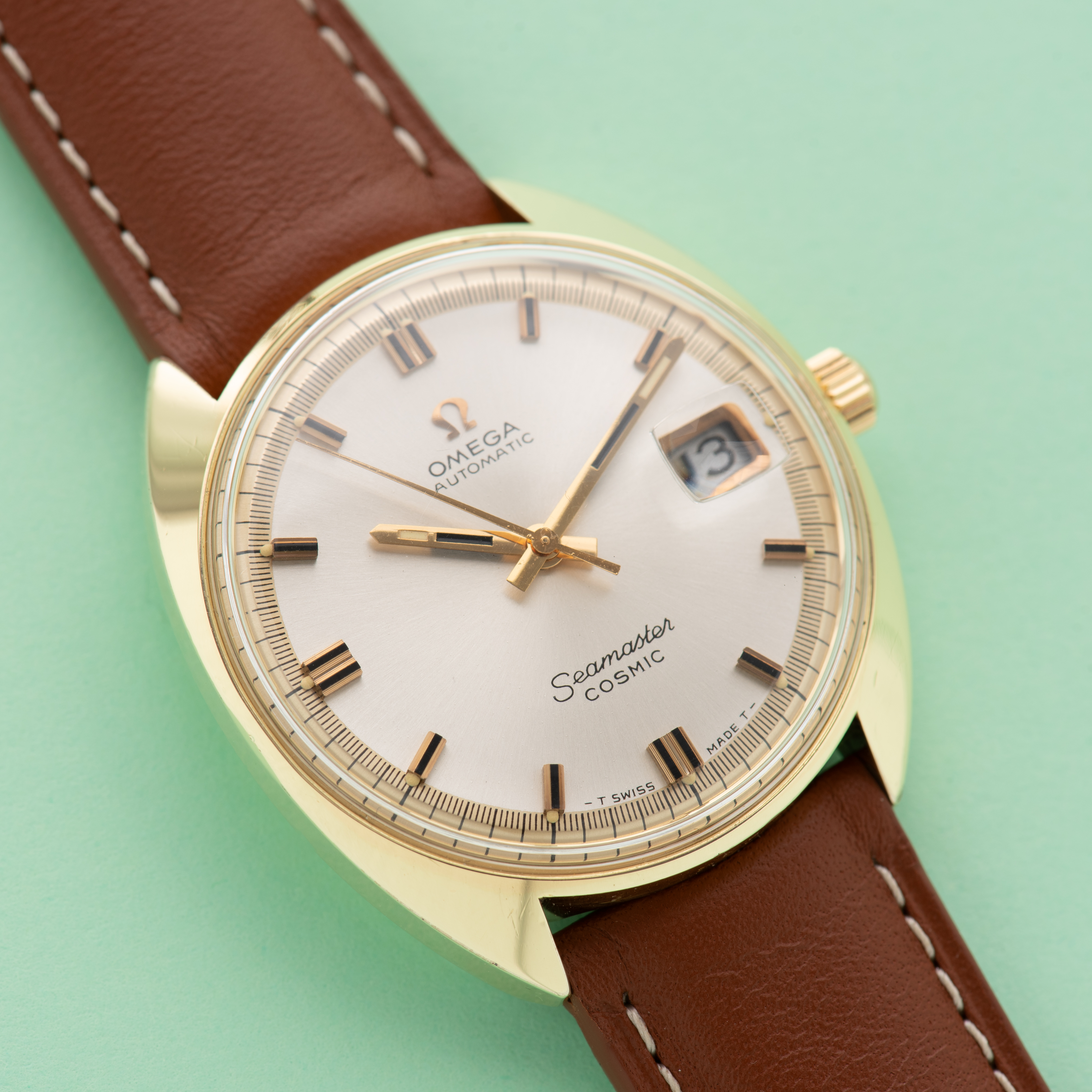 View of Omega Automatic Seamaster Cosmic réf 166.026 from 1968