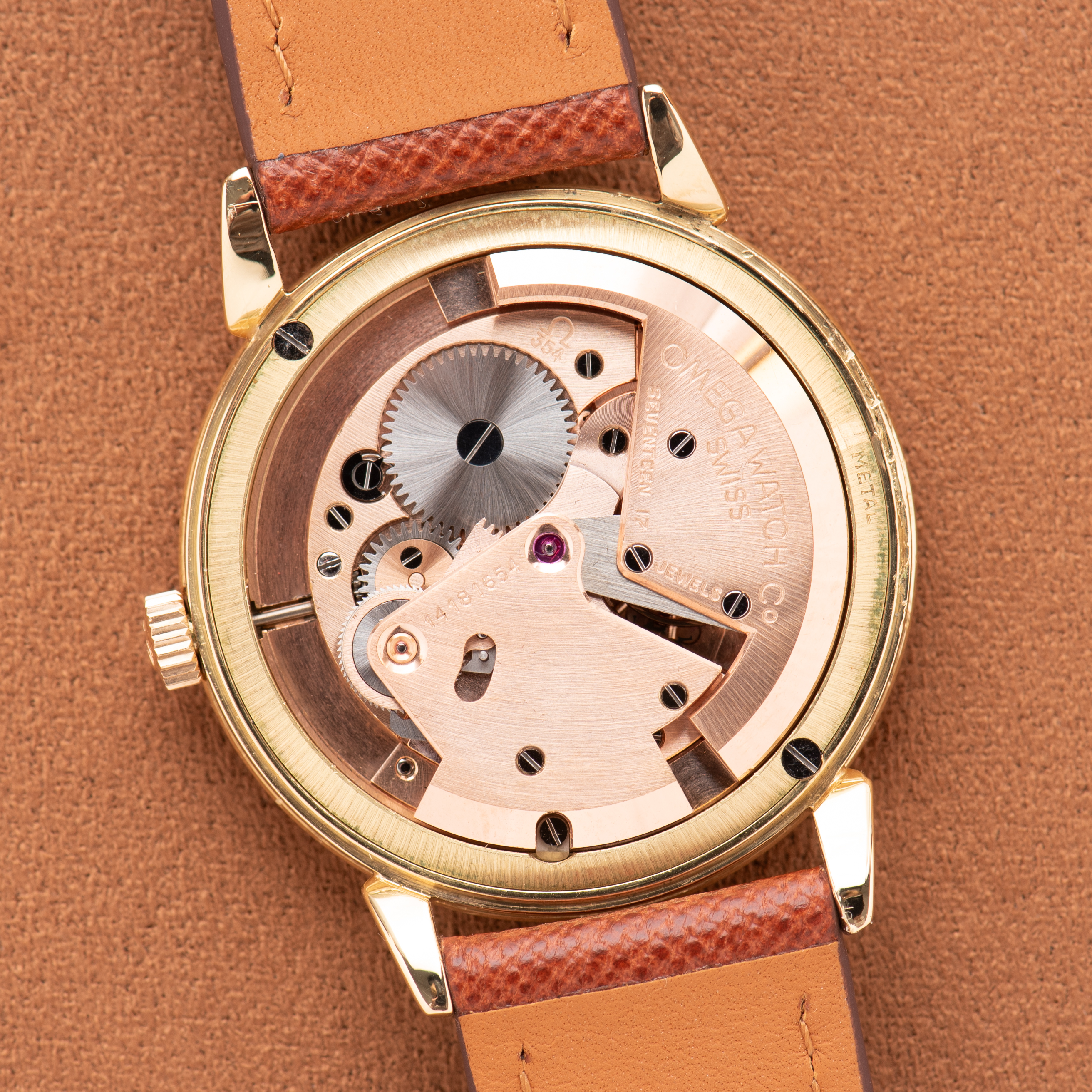 Vue de Omega Automatic Bumper Patina Dial Gold 18K Réf 2710 SC from 1954