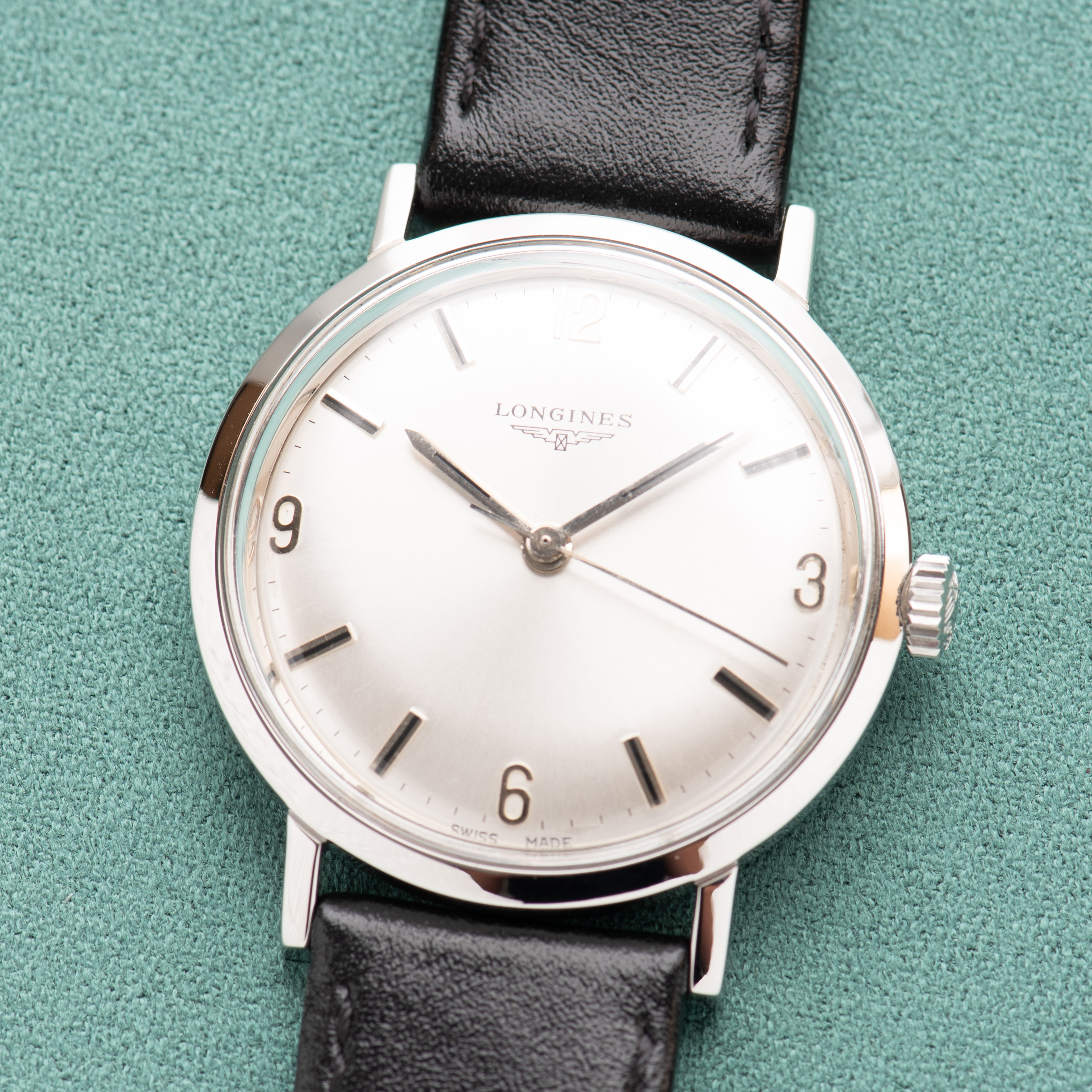 View of Mechanical Steel Longines – Silver Dial – Caliber 284 – Ref. 7839-4 – Circa 1960