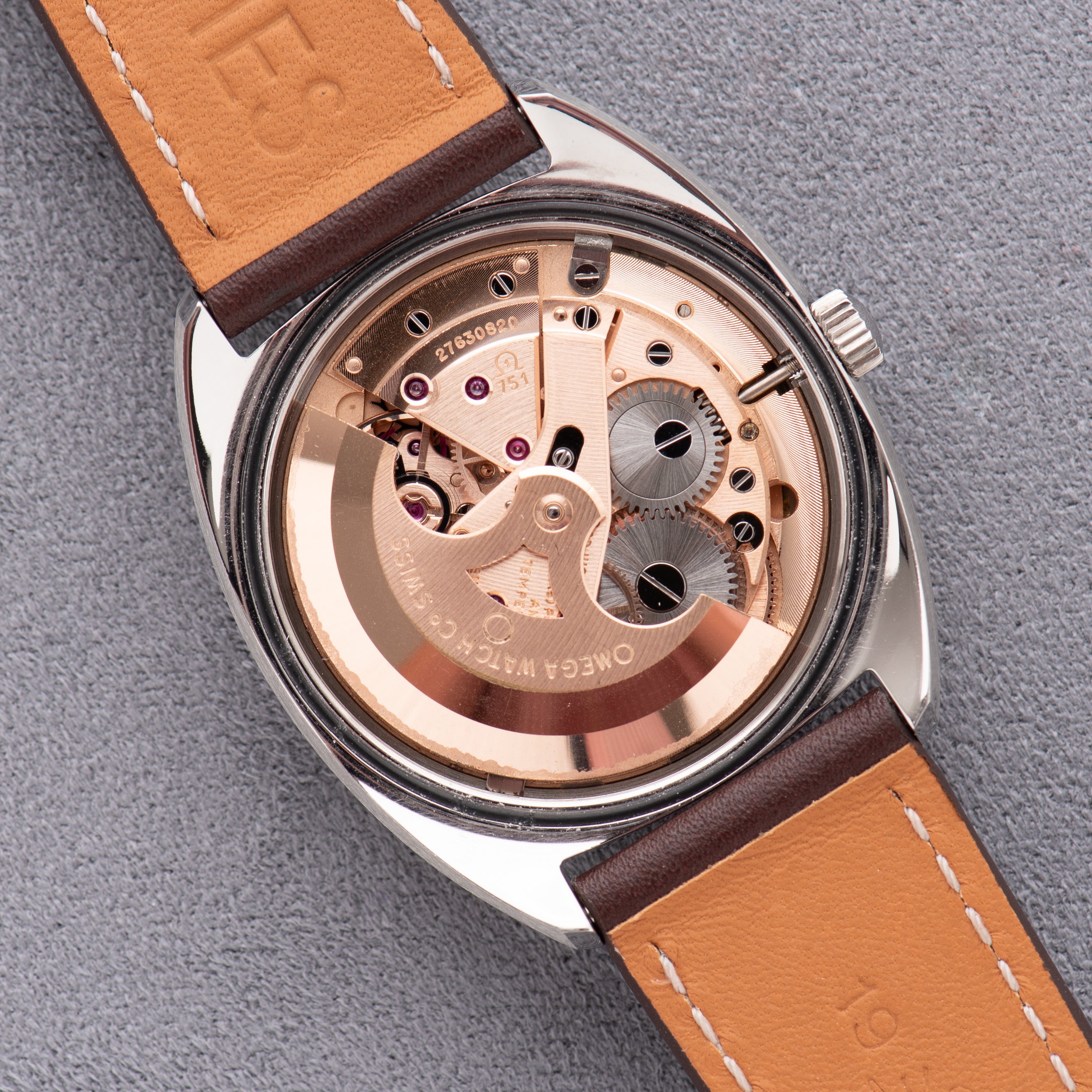 View of Omega Constellation Chronometer Linen Silver dial C-shape from 1968 Réf 168.029