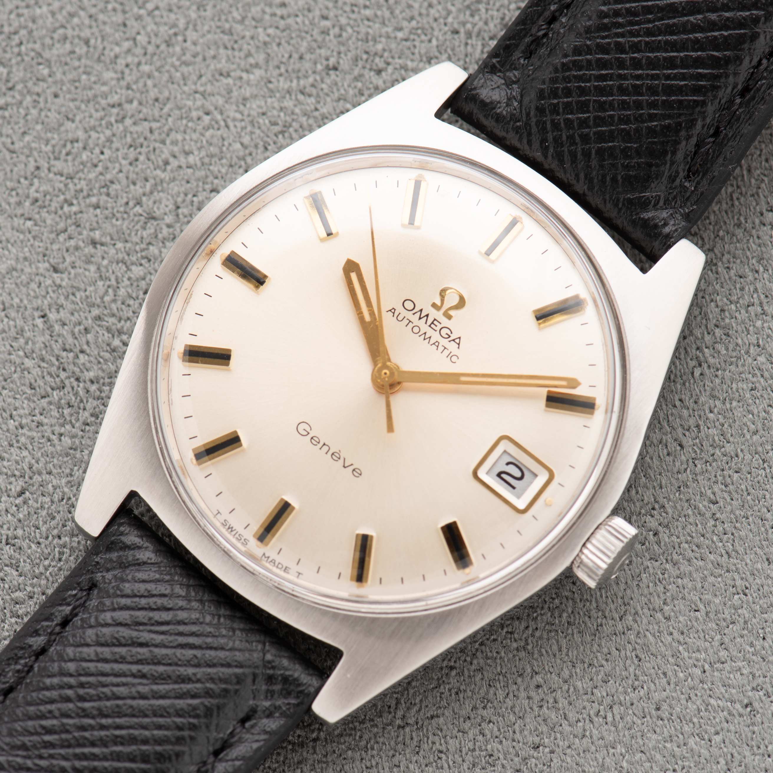 Zicht op Omega Automatic Genève Creme Dial réf 166.041 from 1968
