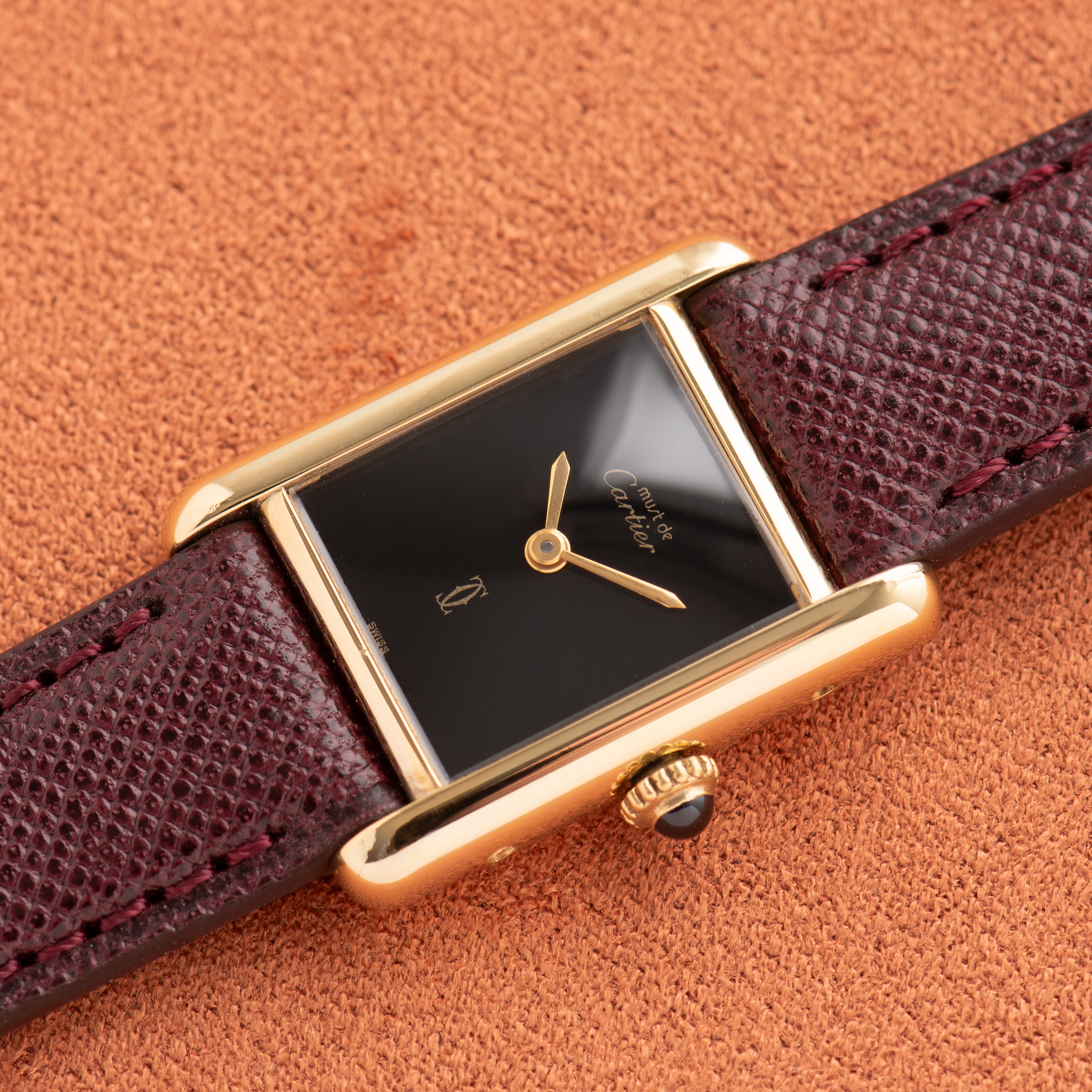 Zicht op Cartier Must de Tank Vermeil PM Onyx Black Dial from 1980