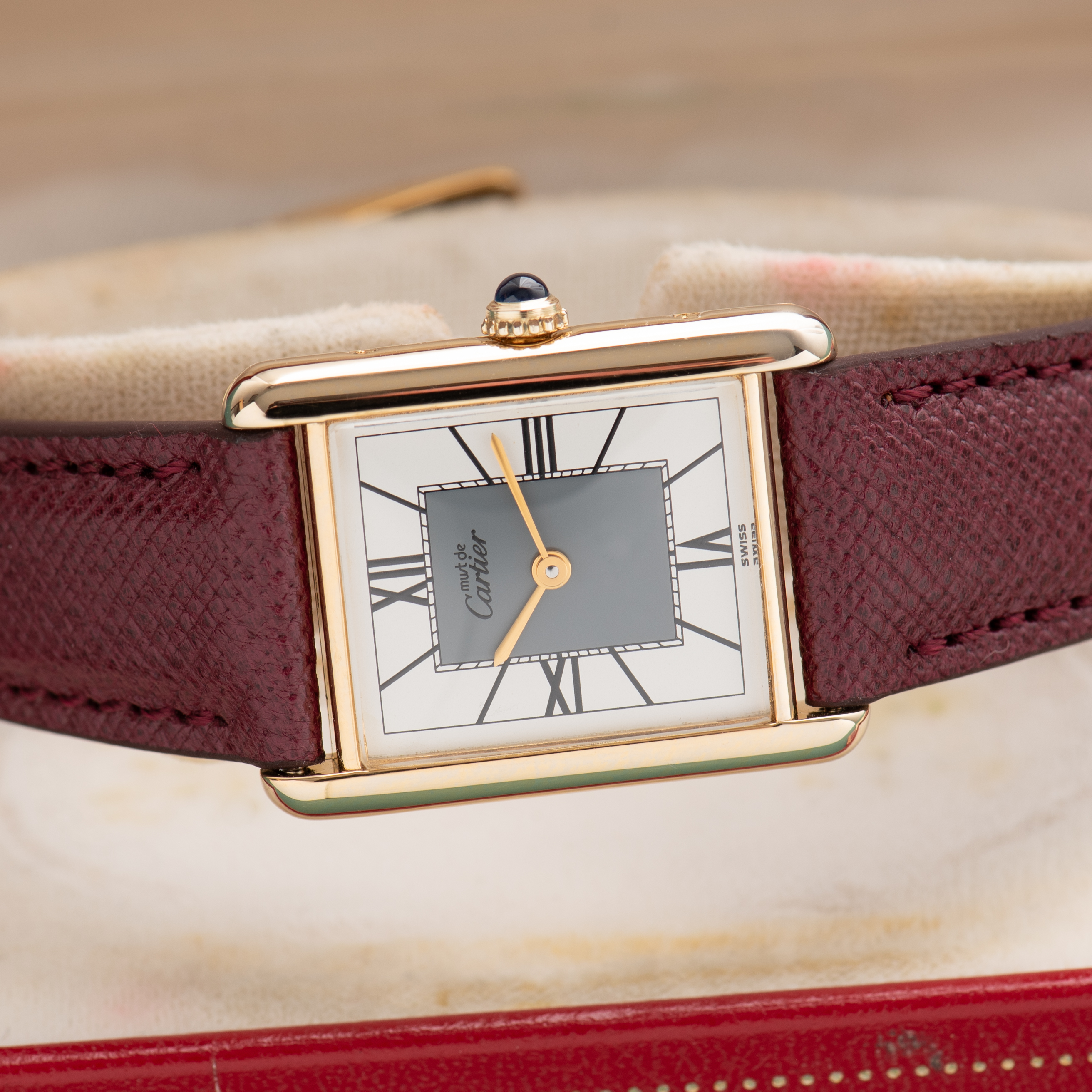 Vue de Cartier Tank De Must Vermeil GM Full Set Réf 590005