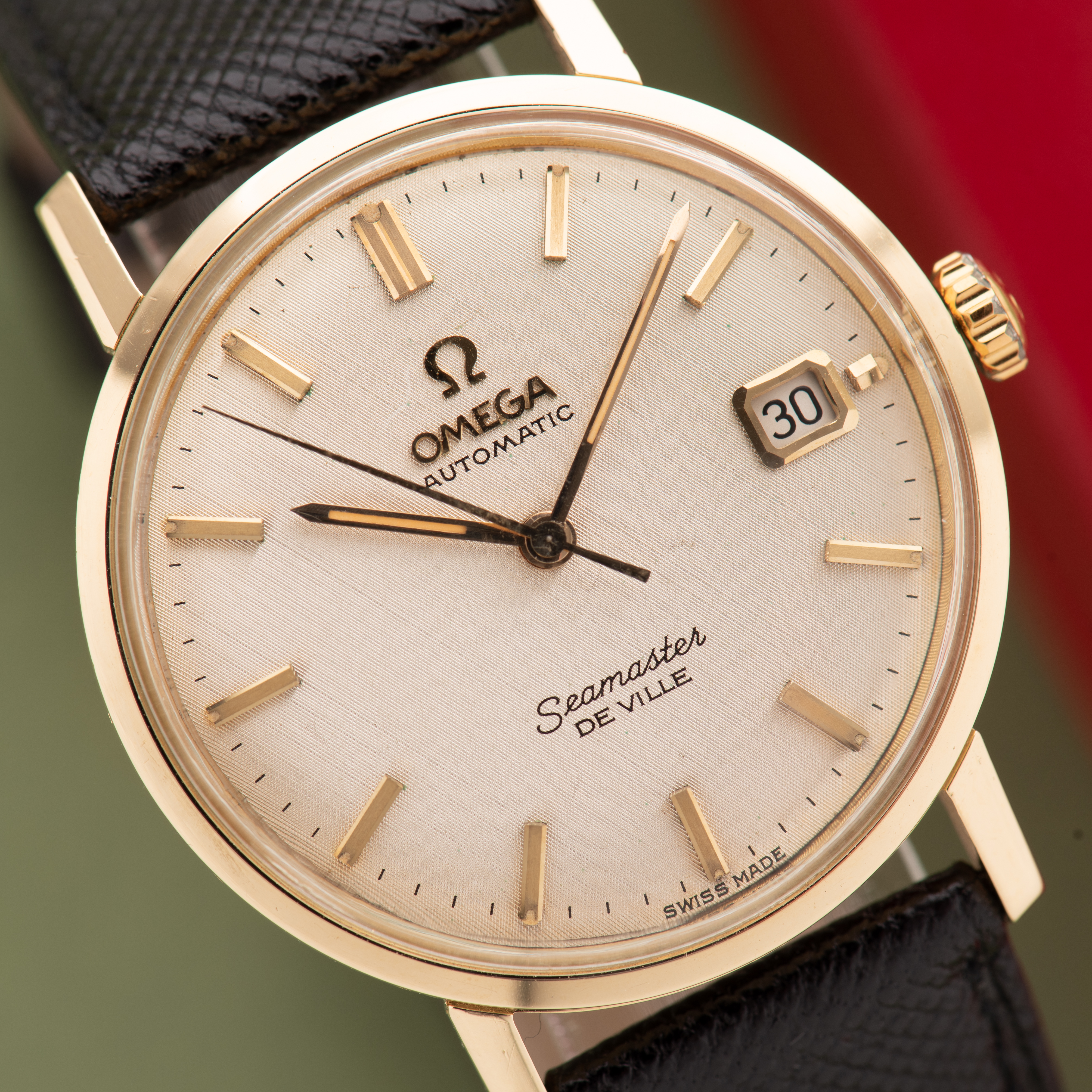 Vue de Omega Seamaster De Ville "Linen dial" réf 166.020 or 18K from 1963