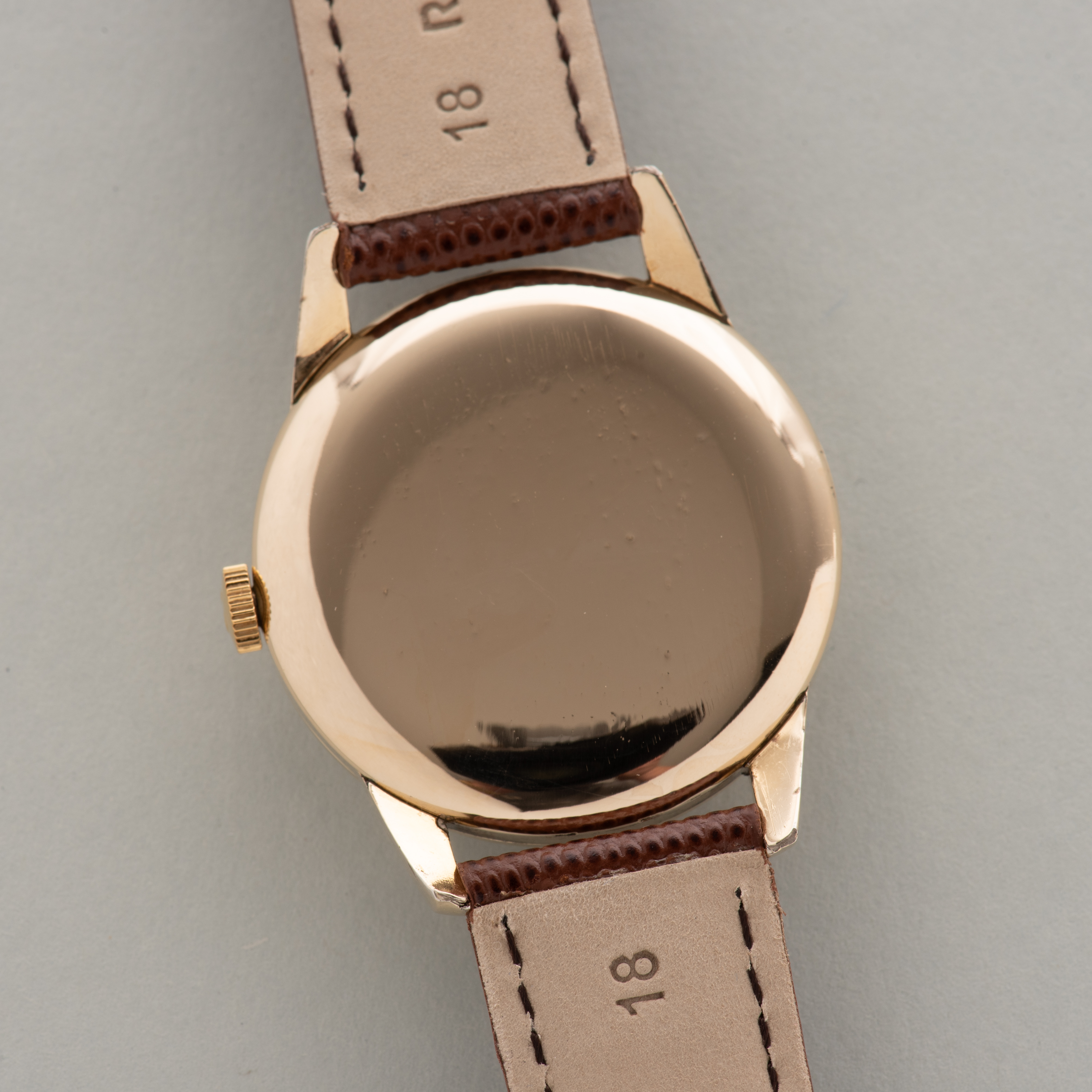 Zicht op Omega Dress Small Seconds Cal 265 from 1950 Réf 2497-2