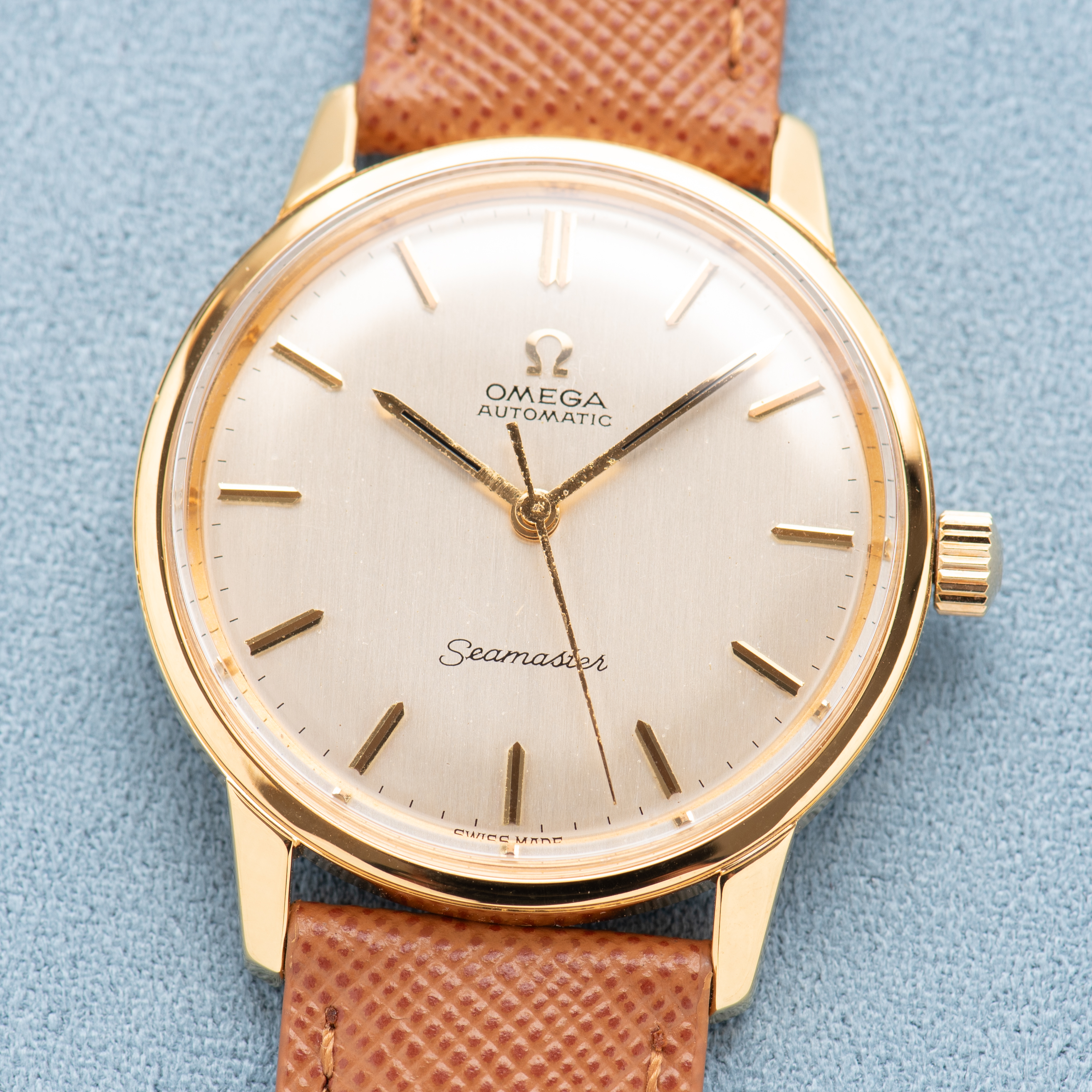 Zicht op Omega Seamaster Automatic Gold Plated/Steel – Calibre 552 – Réf. 165.002 – 1966