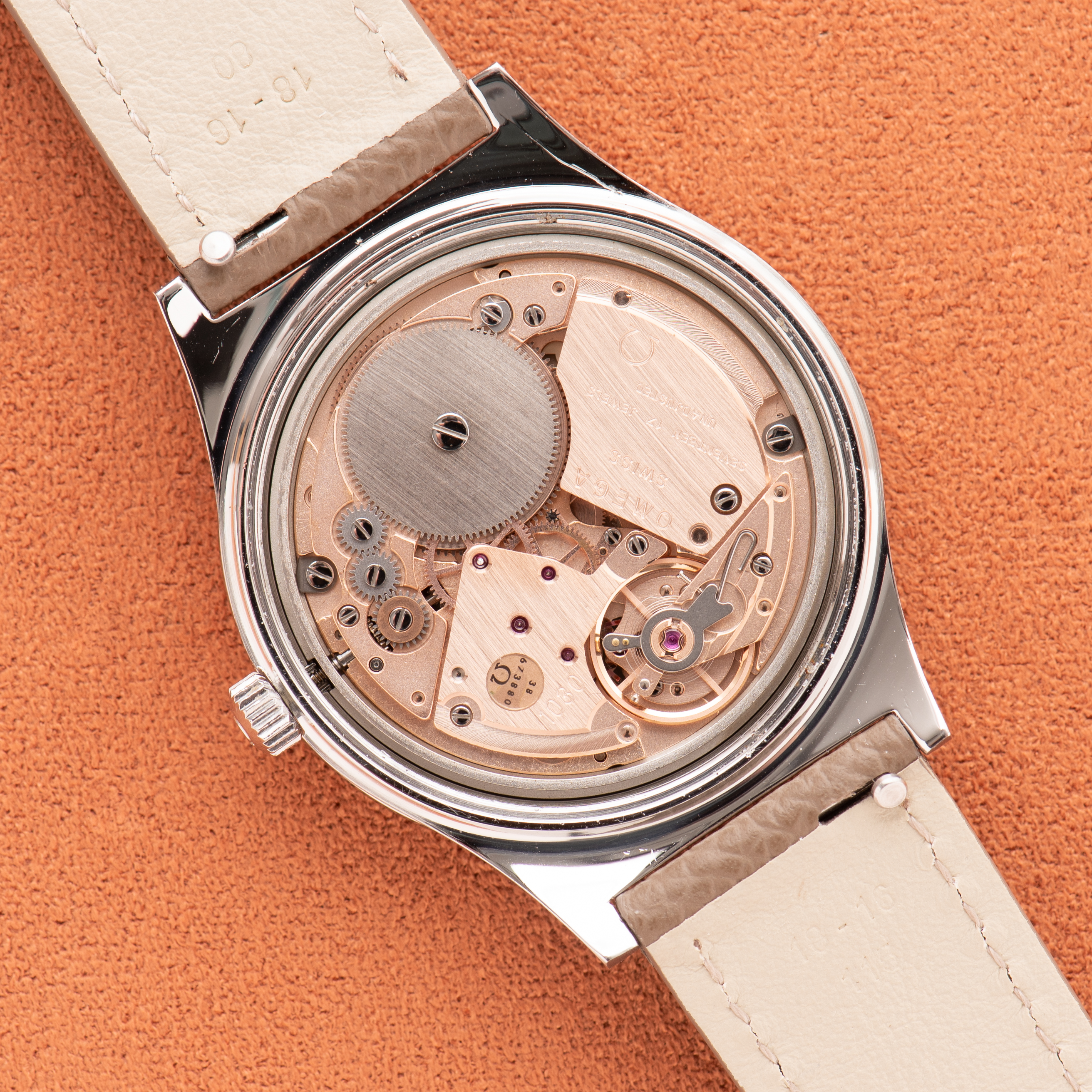 Zicht op Omega Genève Mécanique Date Brown Dial Réf 136.0102 from 1974