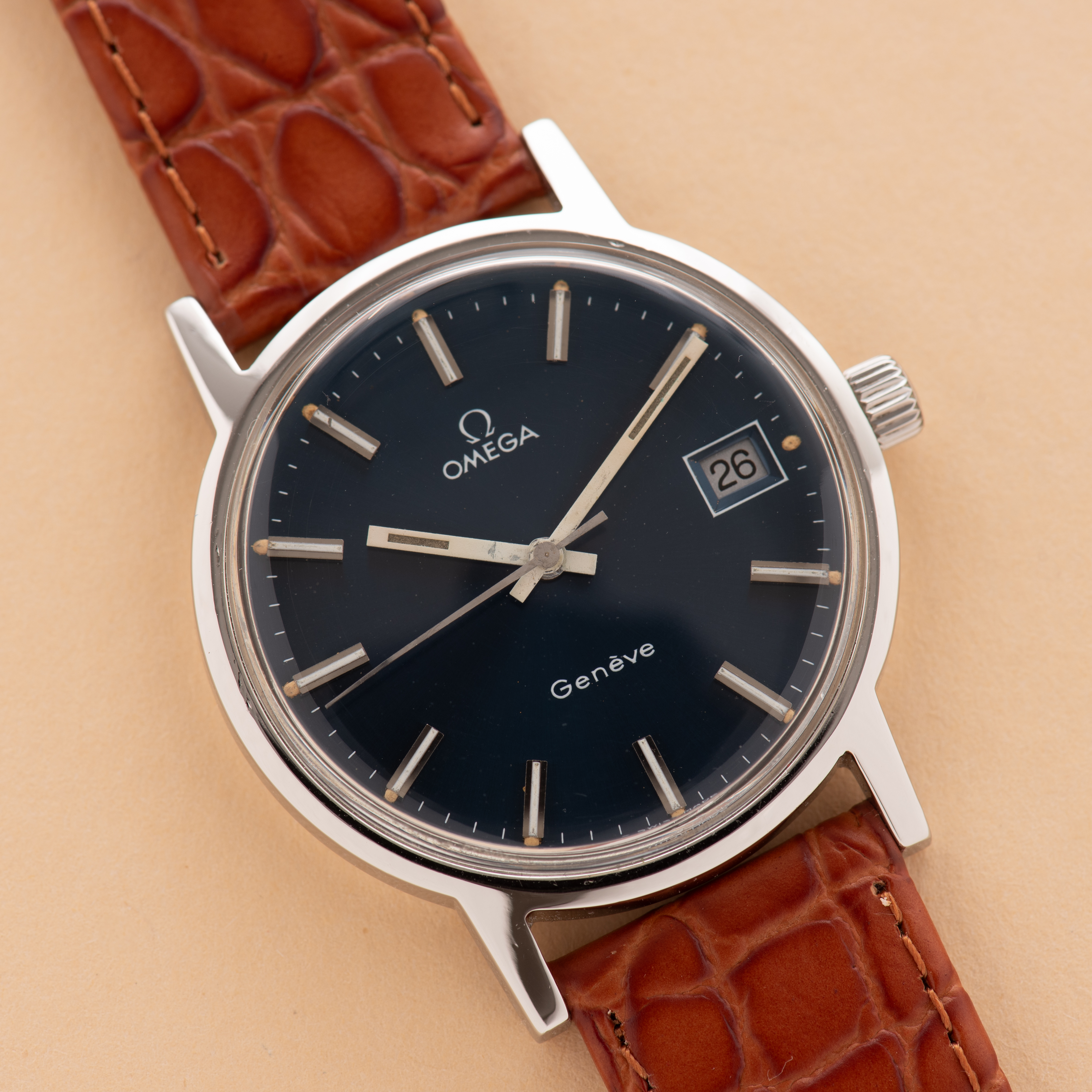 Vue de Omega Genève Date blue dial réf 136.0104 from 1972