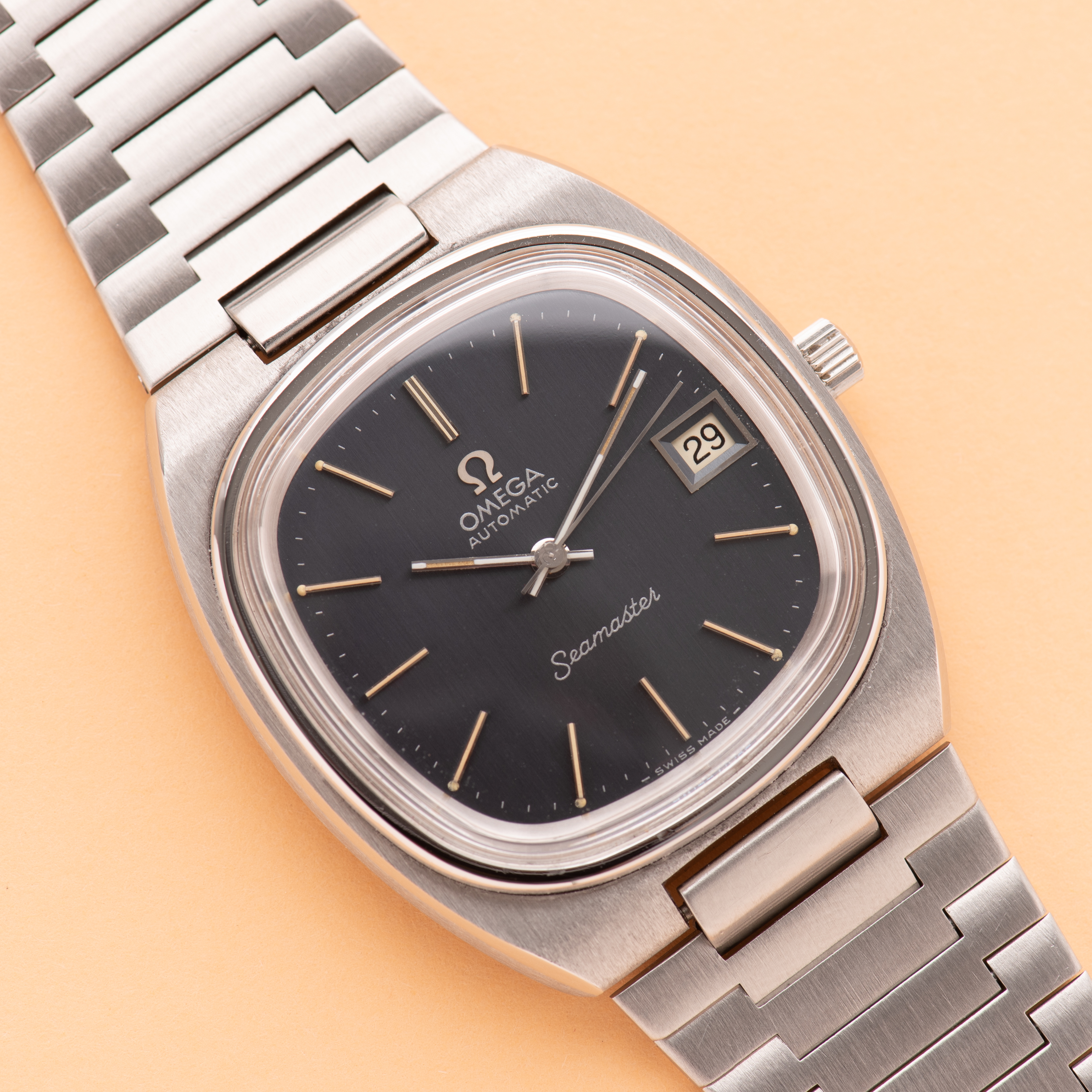 View of Omega Seamaster Automatic from 1977 réf 166.0207