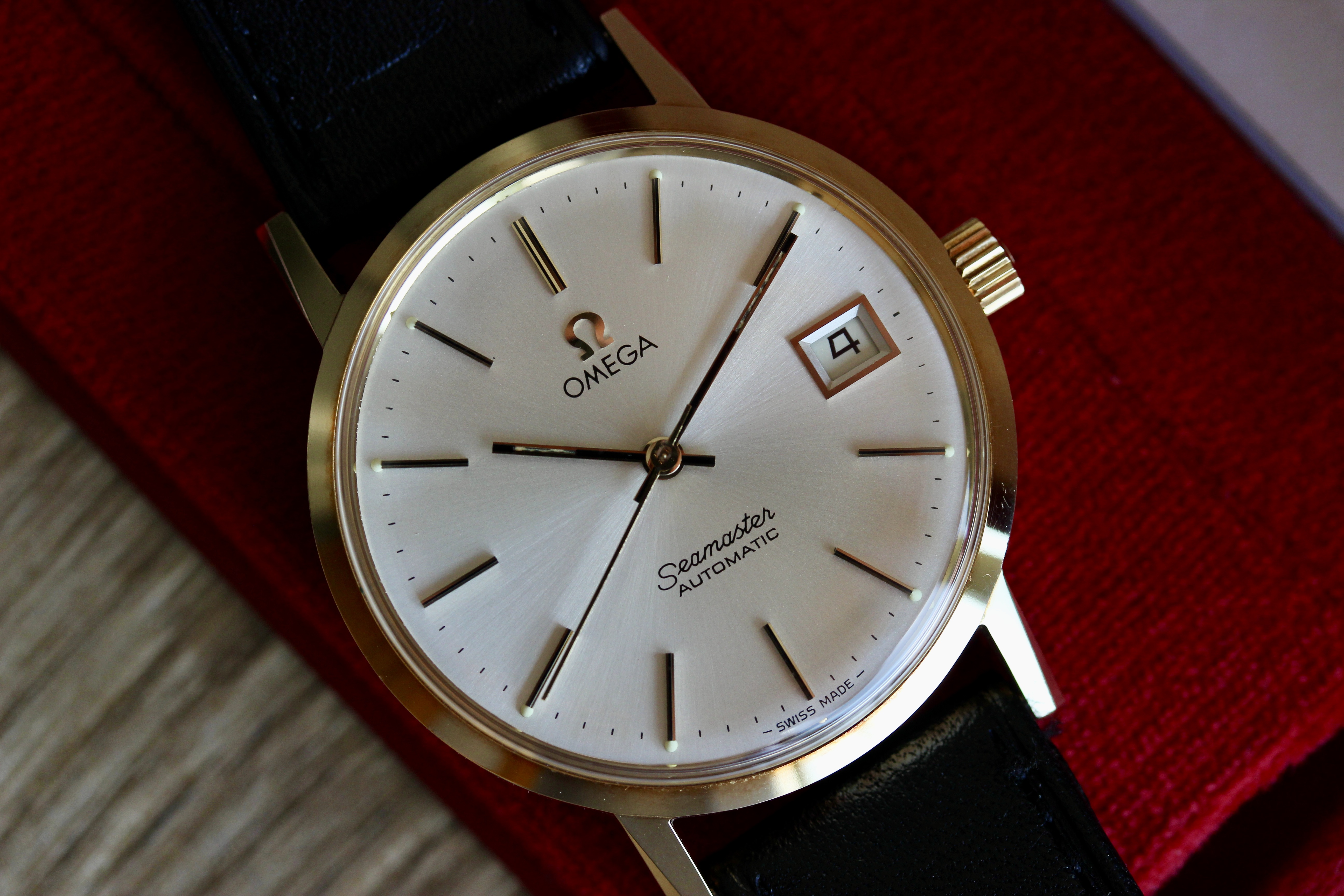 View of Omega Seamaster Automatic or 18k réf 166.0217 NOS FULL SET