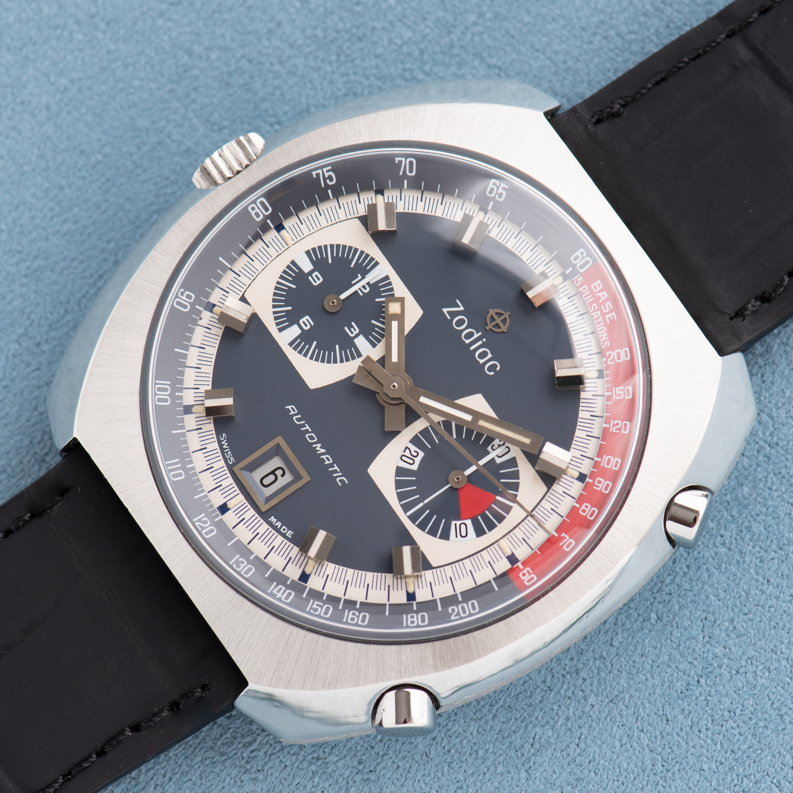 Zicht op Zodiac Chronograph Automatic Blue Dial Cal 12 (11) vanaf 1970