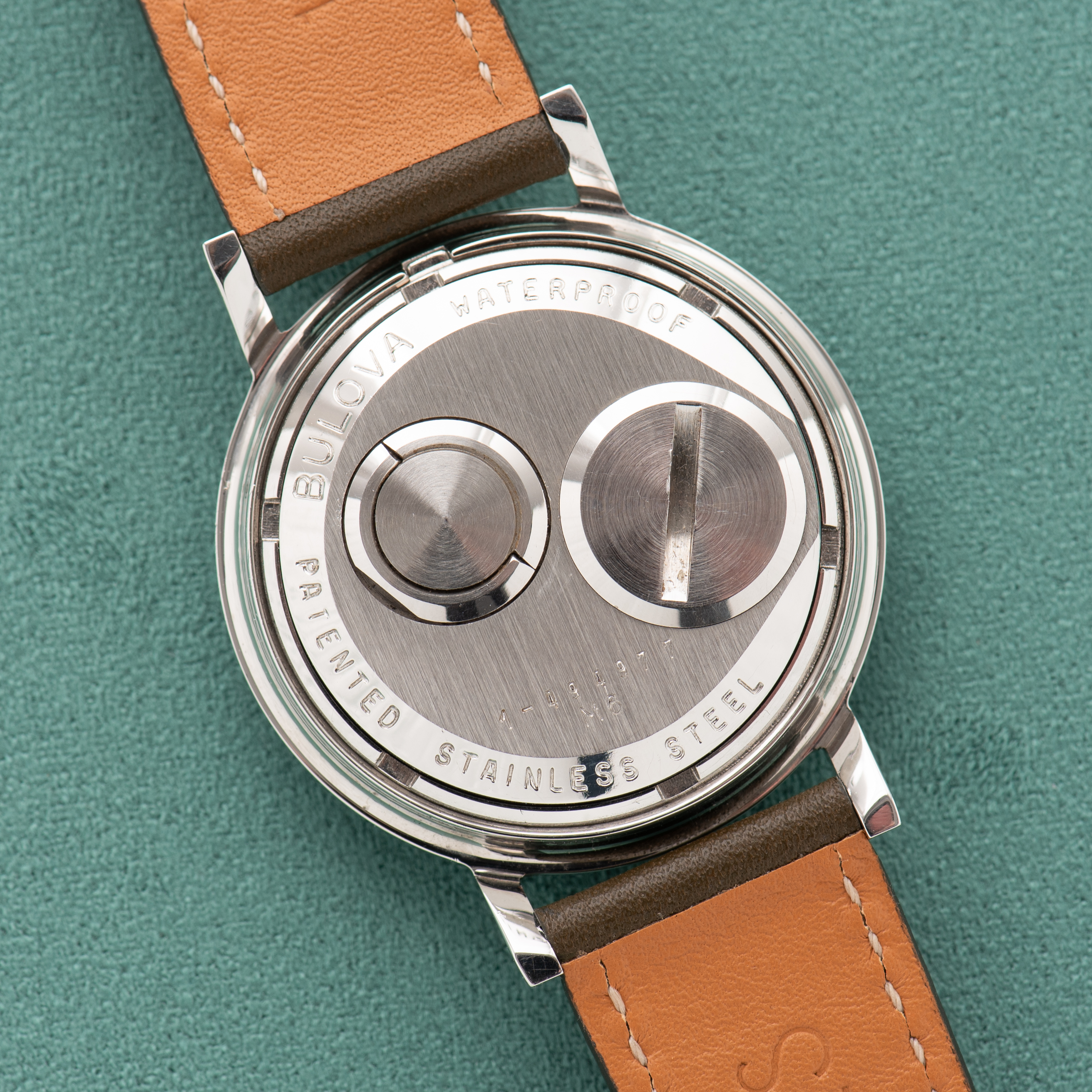 View of Bulova Accutron Réf 1-494977 M6 New Old Stock with stickers