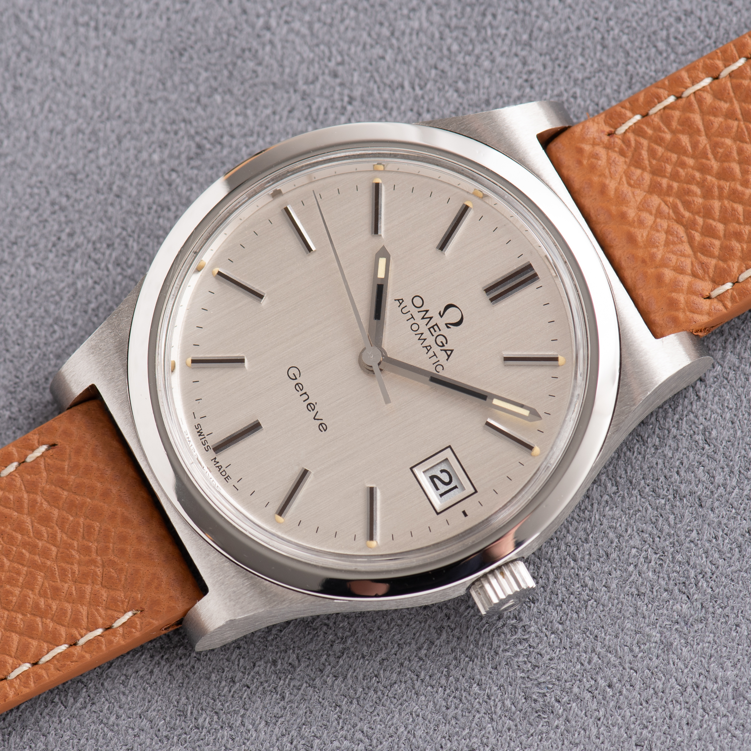 Zicht op Omega Geneva Datum Automatic Cal 1012 Ref 166.068 uit 1973