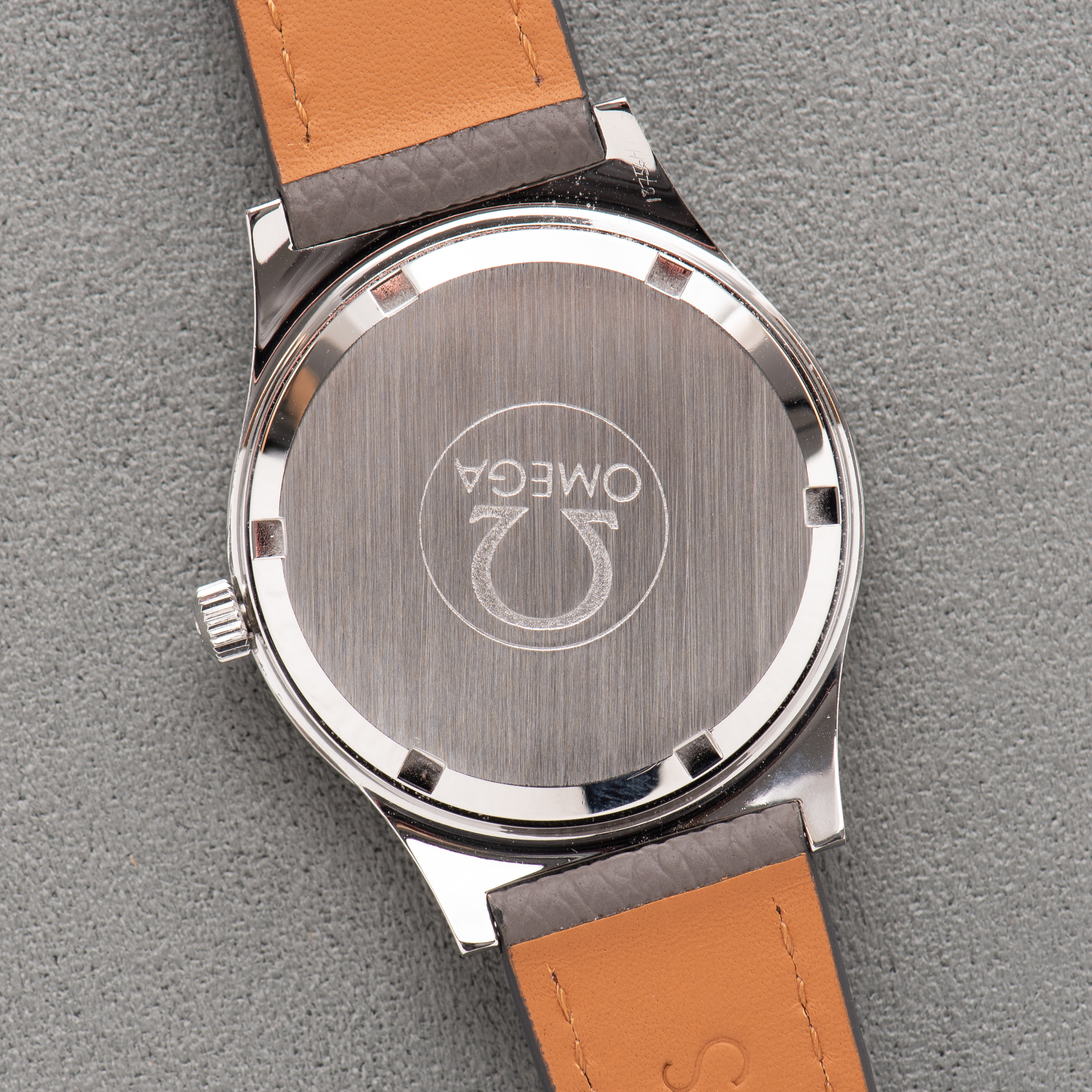 Vue de Omega Genève Mécanique Date Breguet Grey Dial Réf 136.0102 from 1975