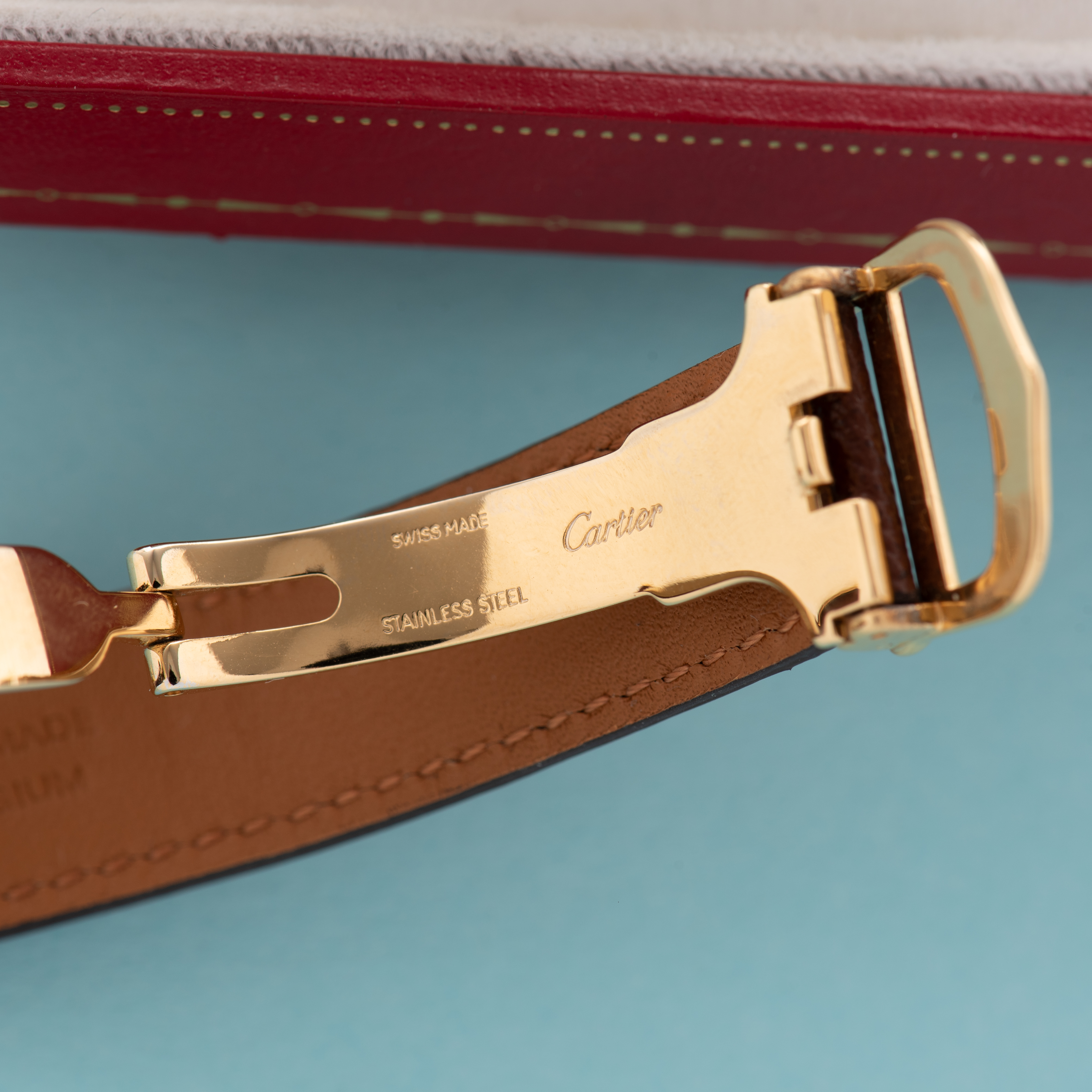 Zicht op Cartier Tank De Must Vermeil Grand Model Black Full Set from 1977