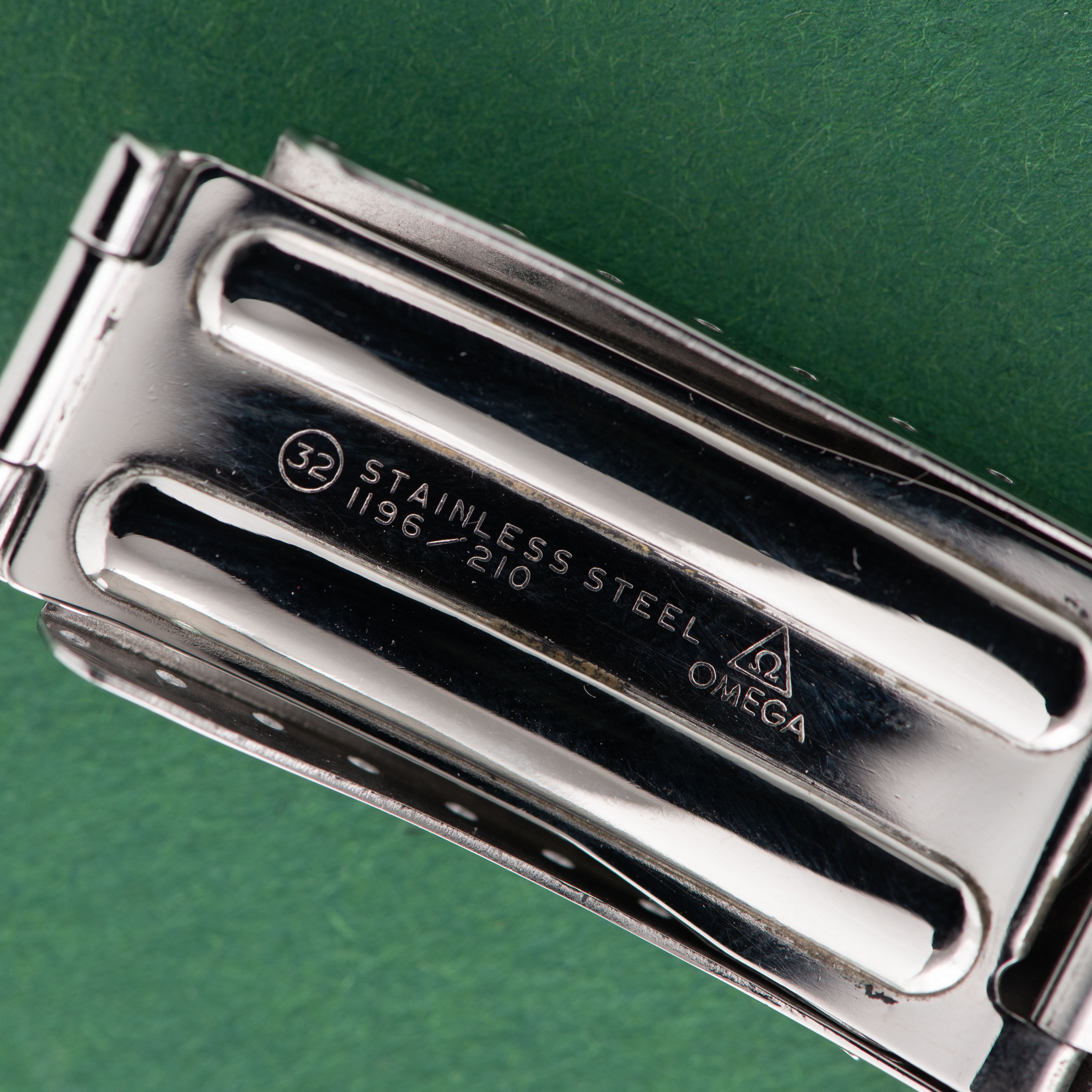Zicht op Omega Electronic F300 Hz Genève Chronometer Blue dial Réf 198.021 from 1973