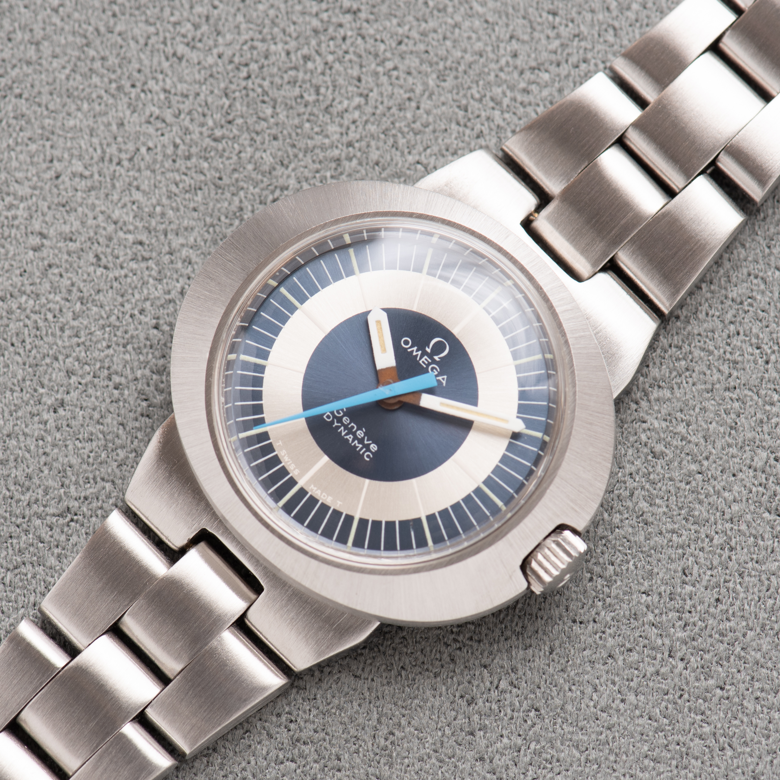 Vue de Omega Genève Dynamic Woman Mécanique Date Blue dial Réf 566.015 from 1971