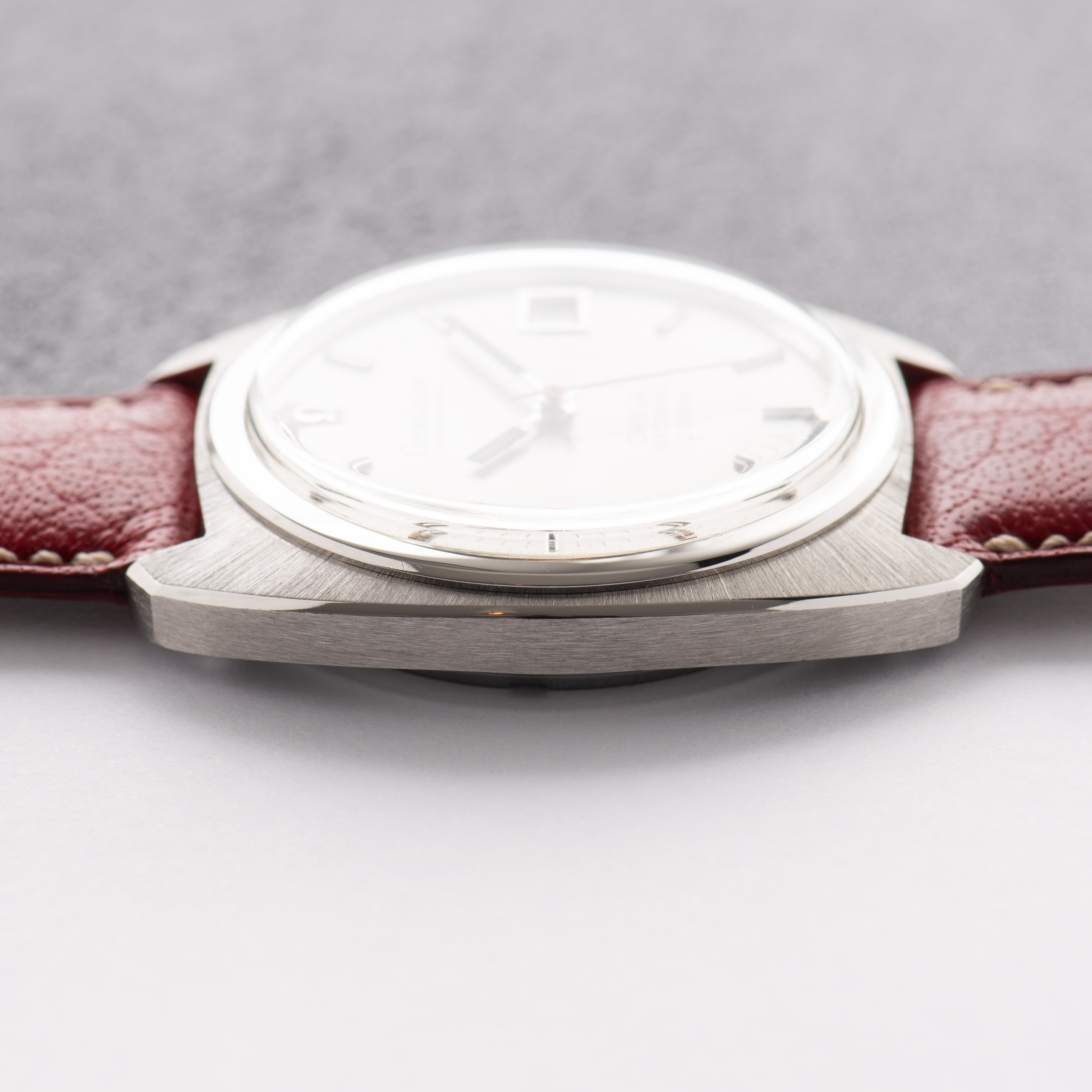 Vue de Omega Constellation Chronometer Electronic F300Hz from 1970 Ref 198.002