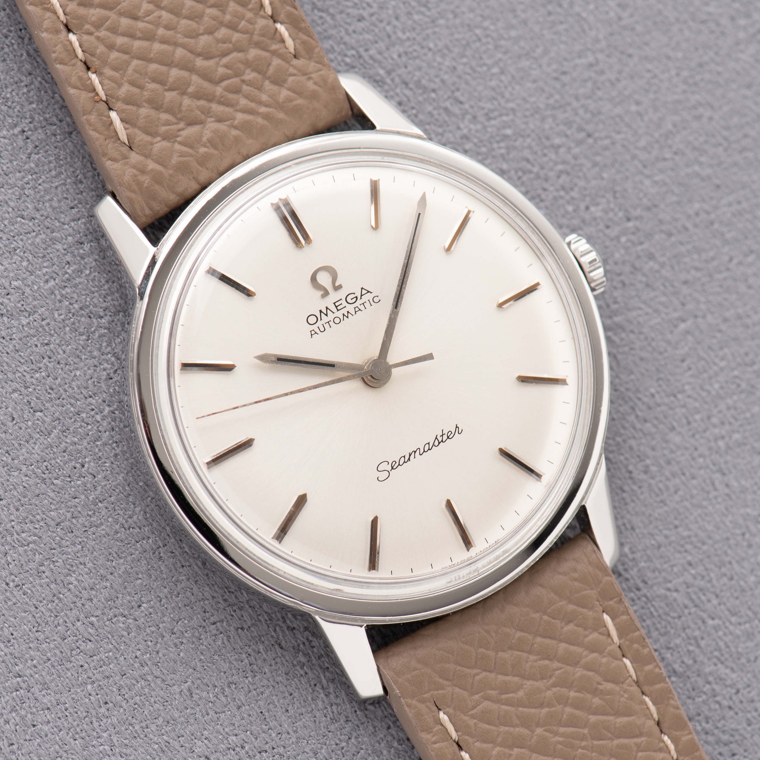 Vue de Omega Automatic Seamaster Silver Dial réf 165.002 cal 552 from 1966
