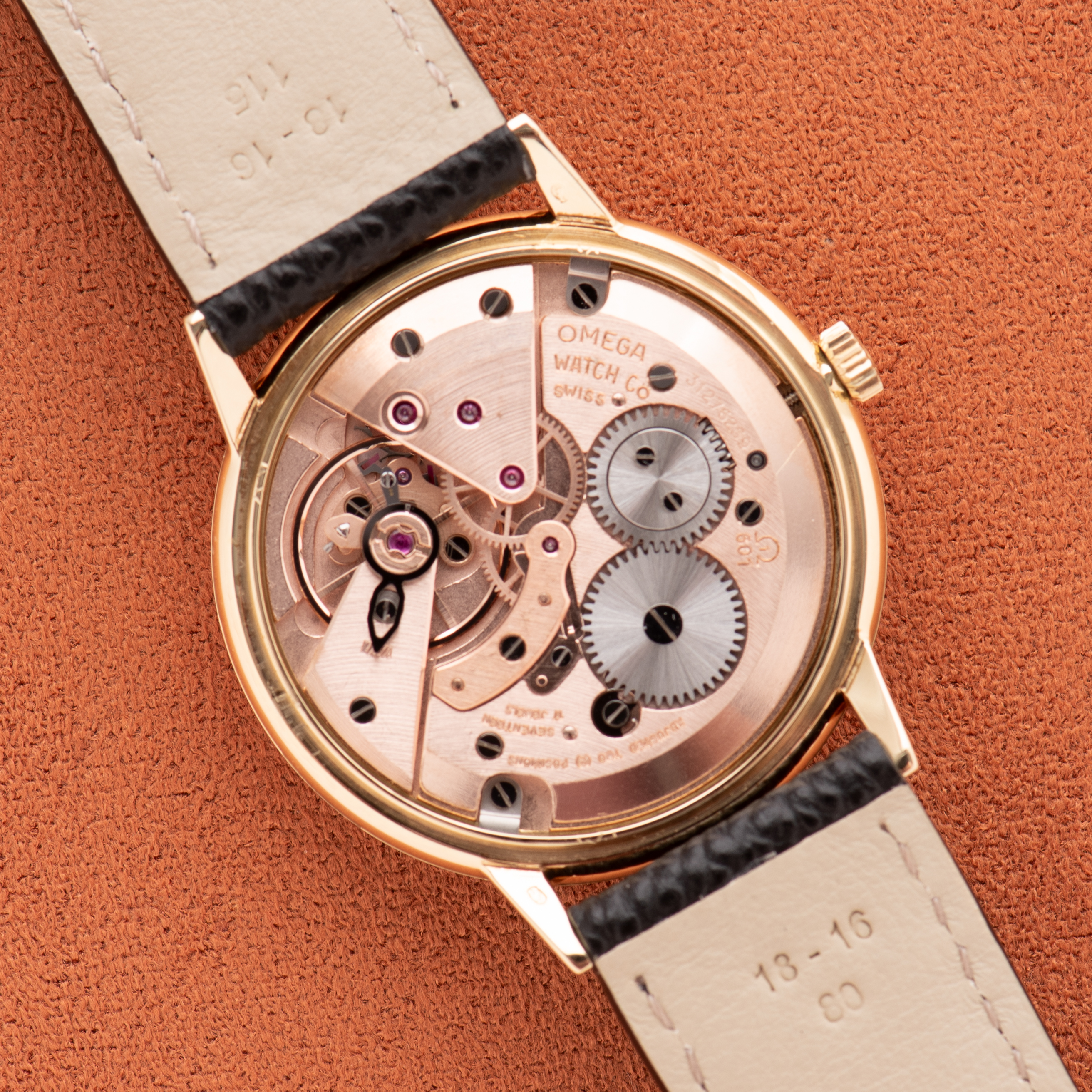 Vue de Omega Genève Dress Watch 14K Yellow Gold from 1969 Réf 131.041