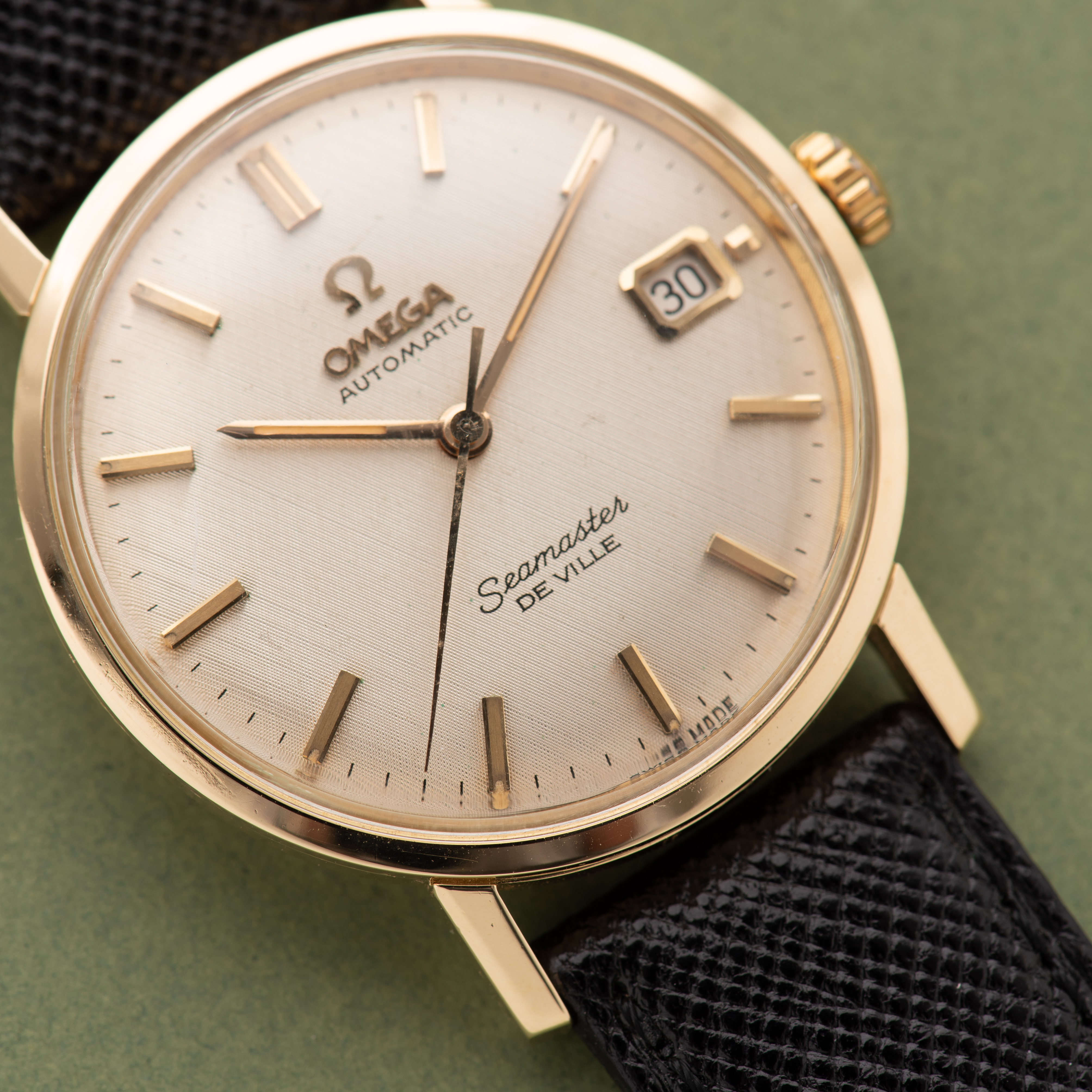 Vue de Omega Seamaster De Ville "Linen dial" réf 166.020 or 18K from 1963