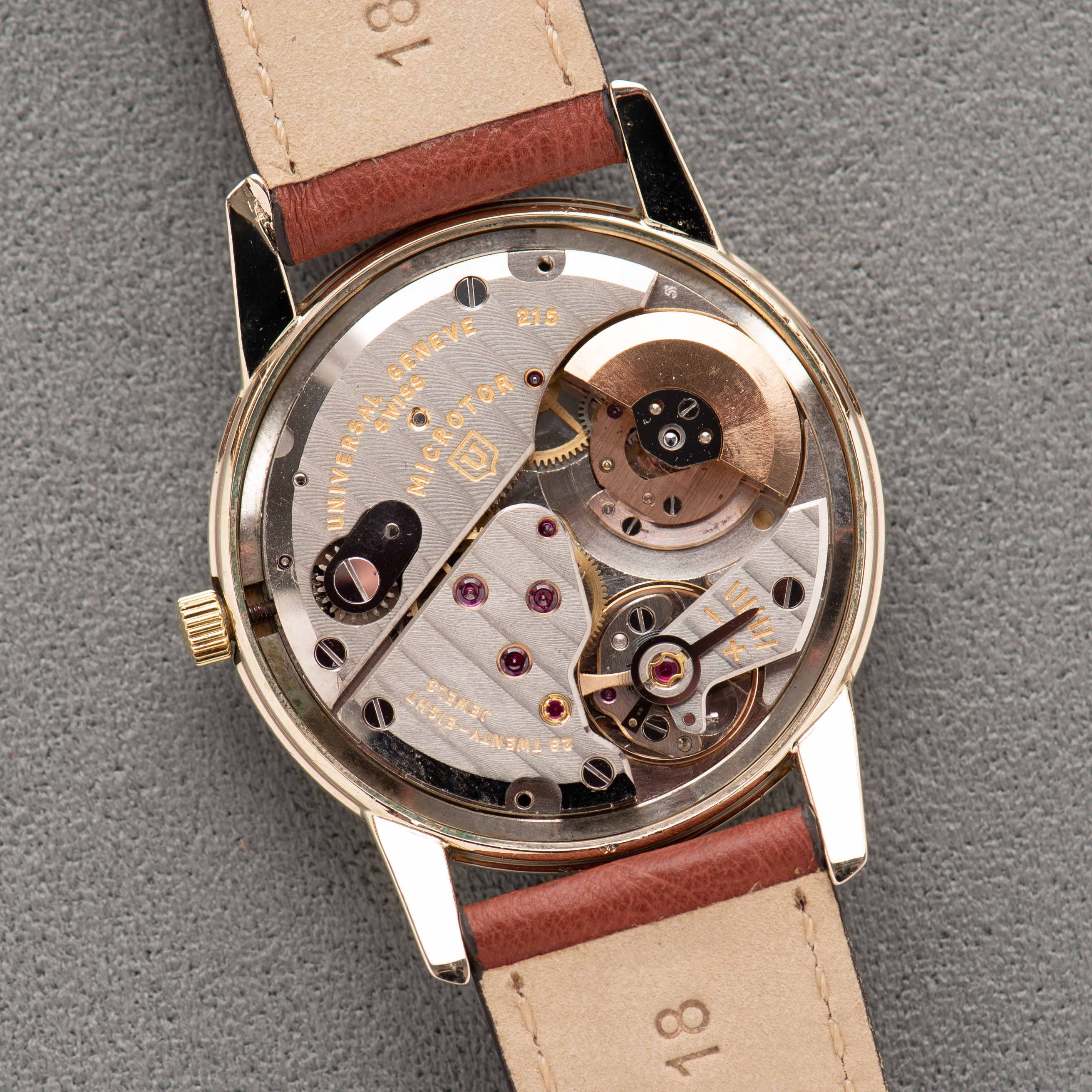 Vue de Universal Genève Automatic Micro-rotor cal 215 GoldFilled 10K Réf 3670121
