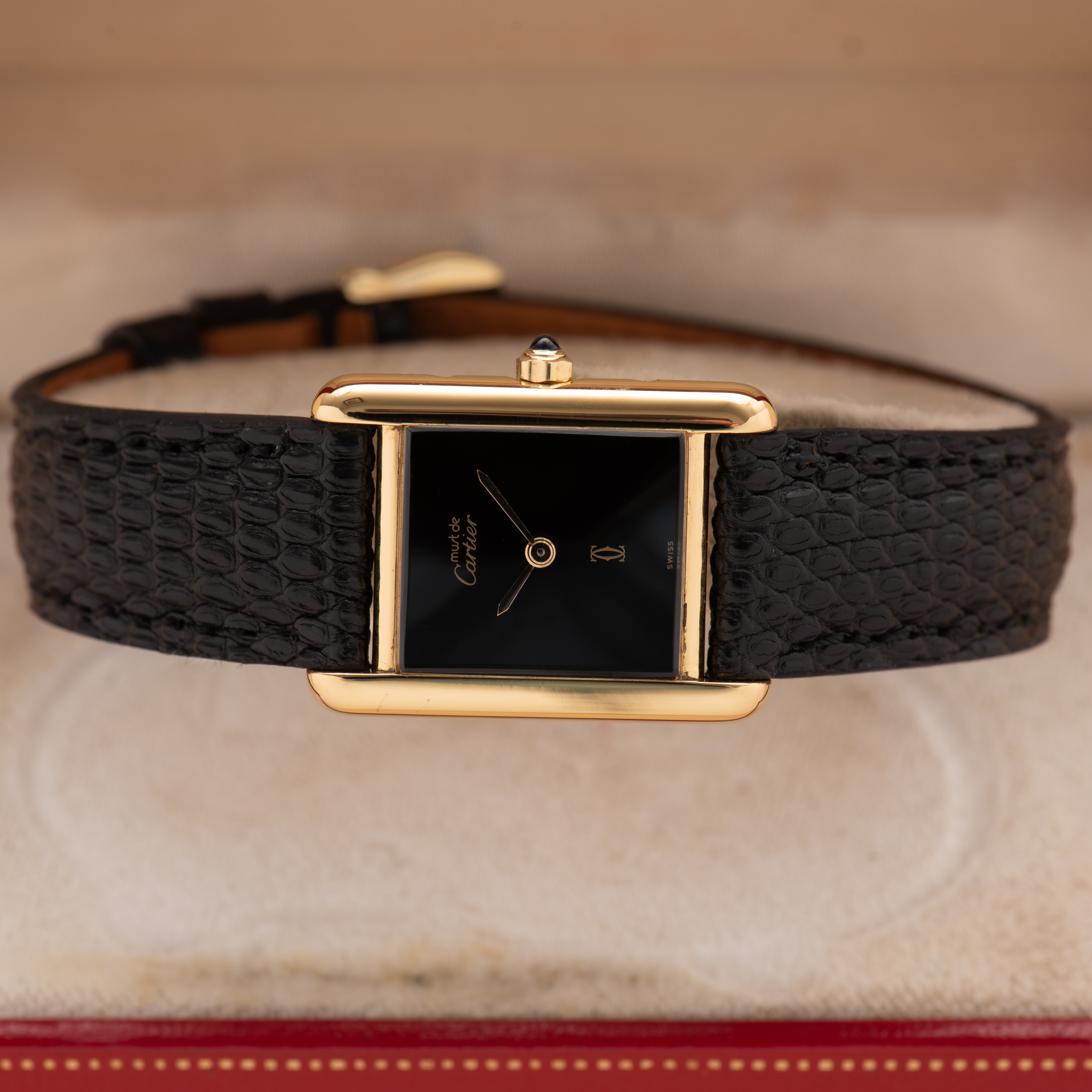 Zicht op Cartier Tank De Must Vermeil Petite Model Black PM Réf 3 66001