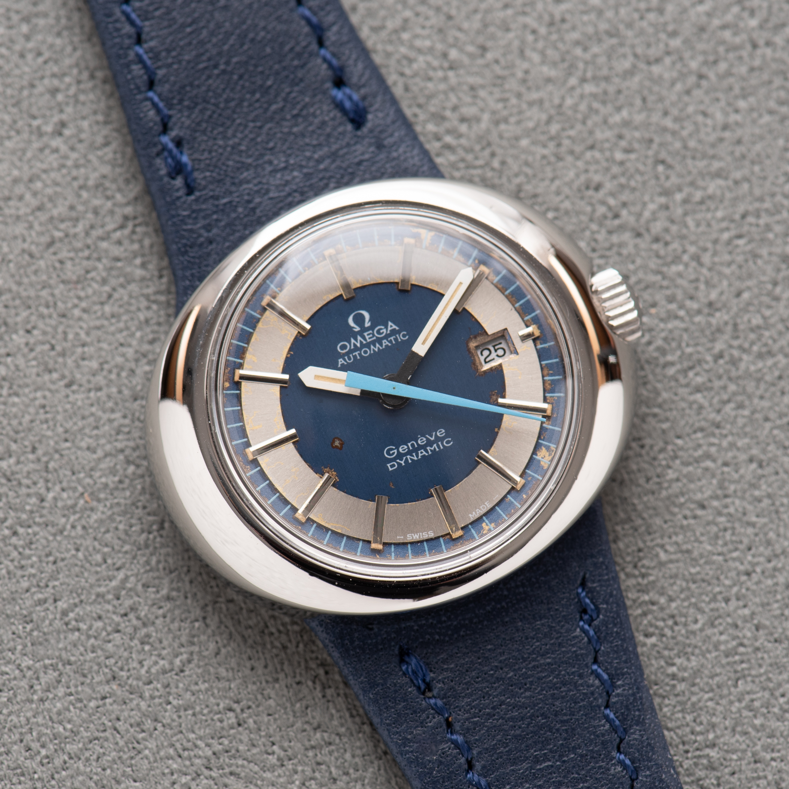 View of Omega Automatic Genève Dynamic Woman Date Grey/blue Dial Réf 566.015 from 1971