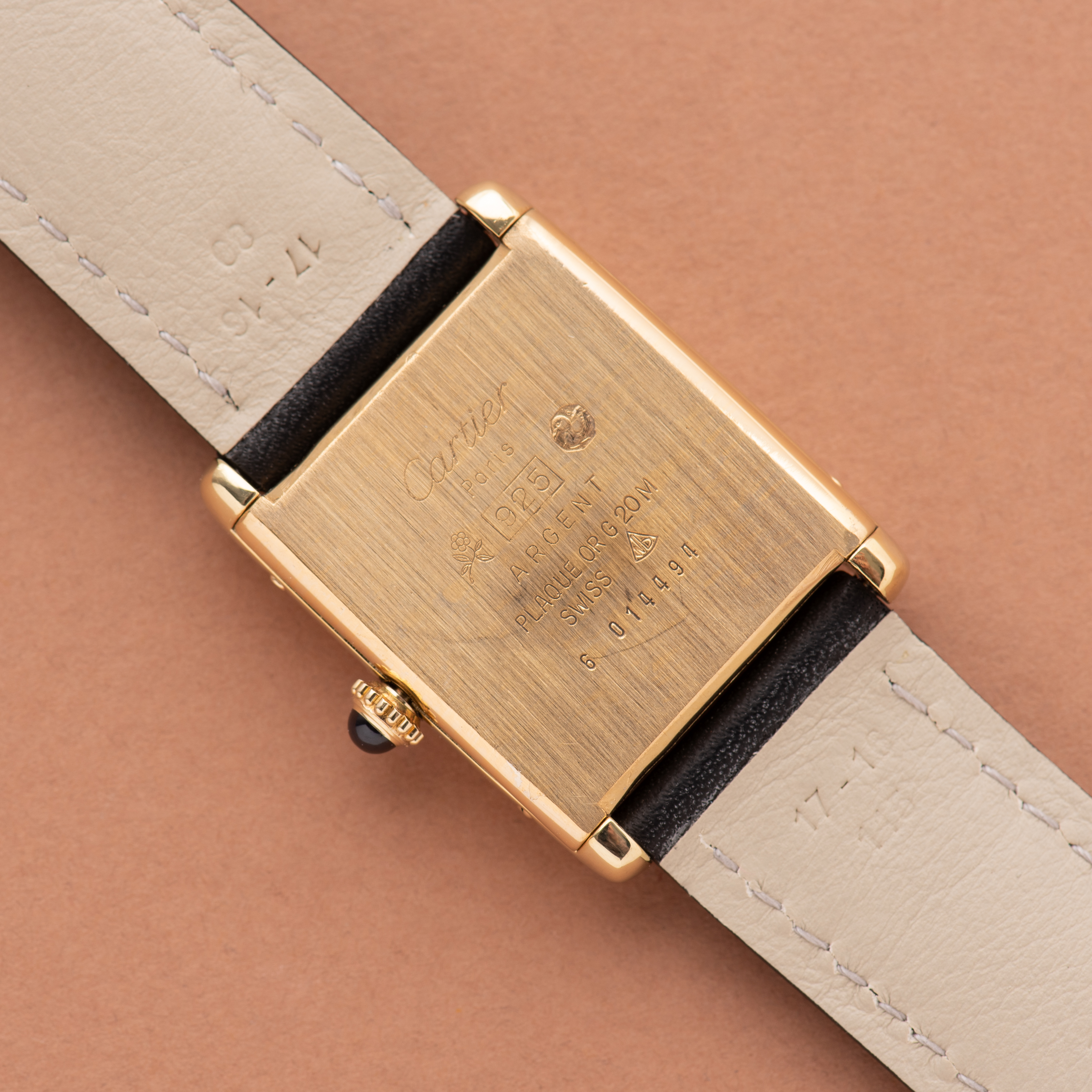 Zicht op Cartier Tank De Must Vermeil GM Black Dial cal 78-1