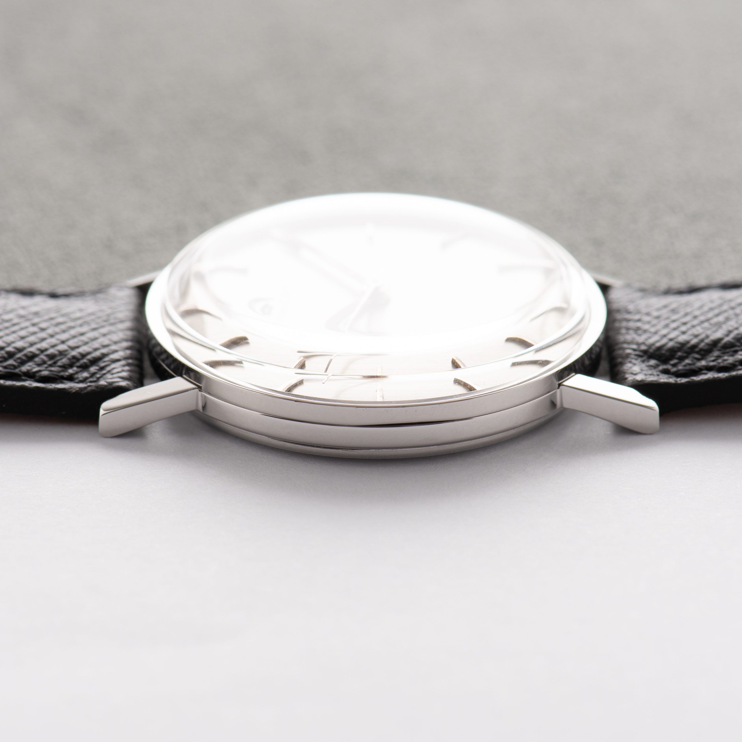 Vue de Omega Dress Watch Centre Seconds Silver Dial réf 131.004 from 1962