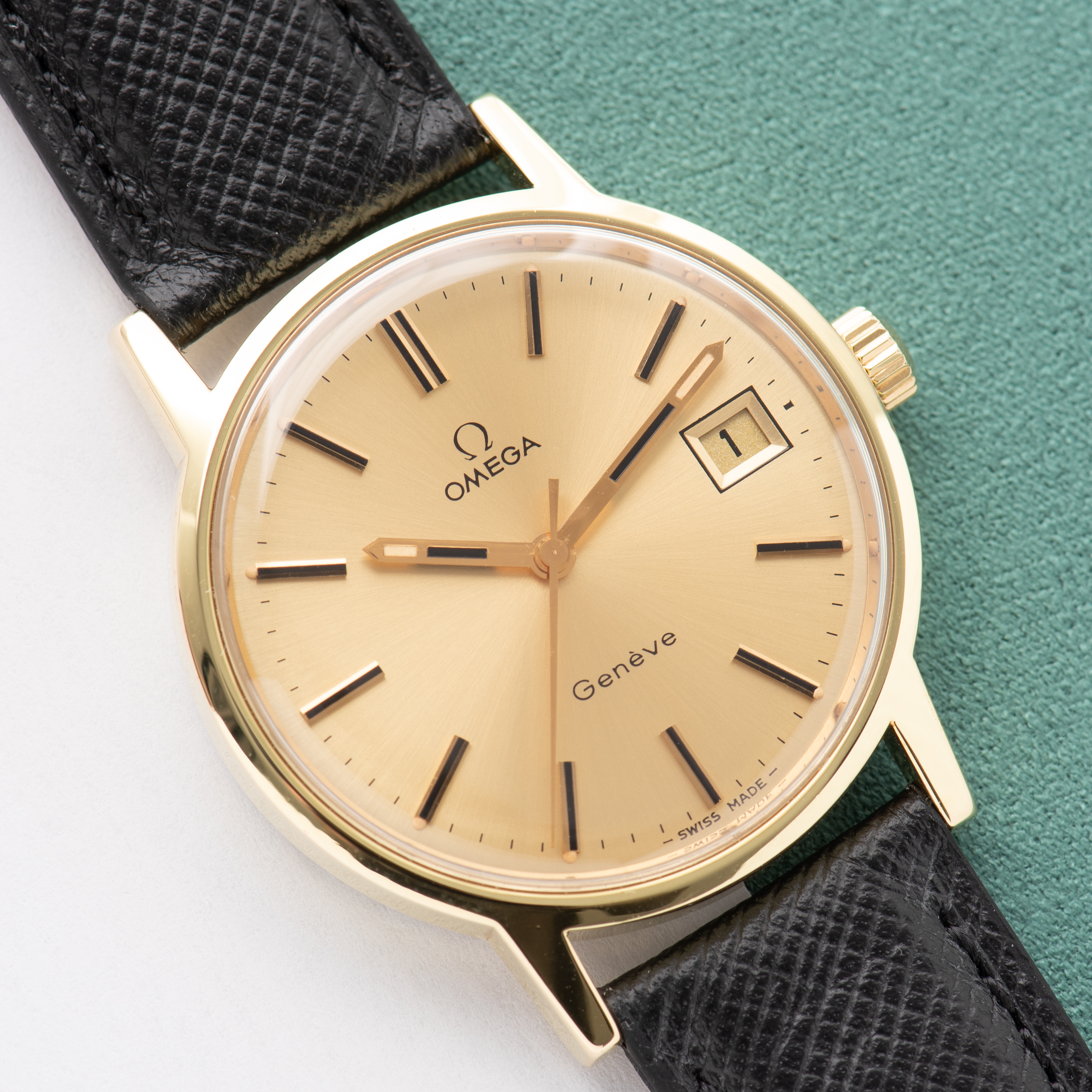Zicht op Omega Genève Gouden wijzerplaat Ref 136.0099 uit 1972