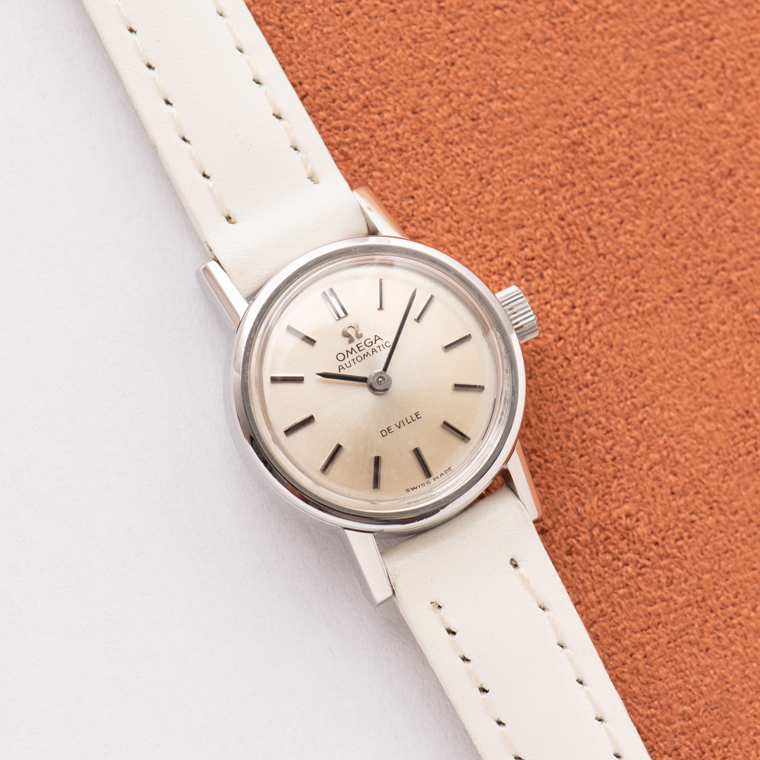 View of Omega Automatic De Ville réf 555.003 cal 661 from 1969