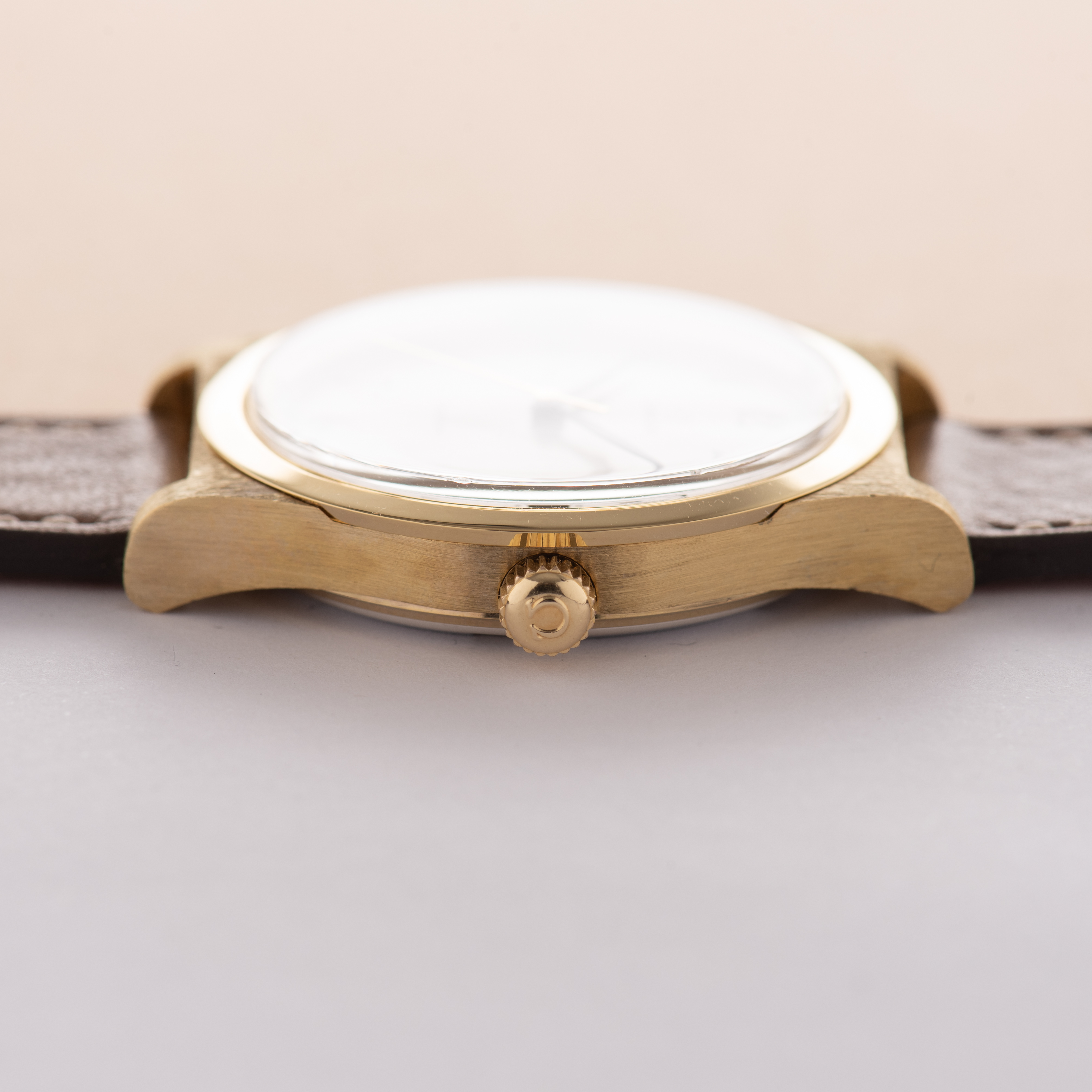 View of Omega Genève Mécanique Date Breguet Dial Réf 136.0102 from 1972