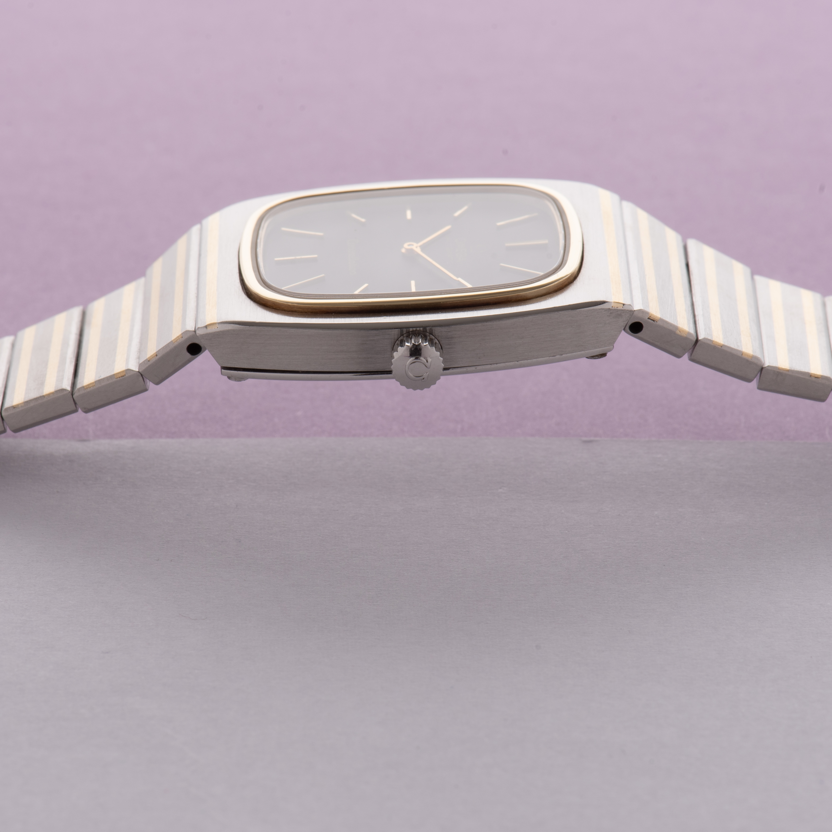 Zicht op Omega Constellation Automatic Tonneau ref 155.022 gold/steel cal 711 from 1973