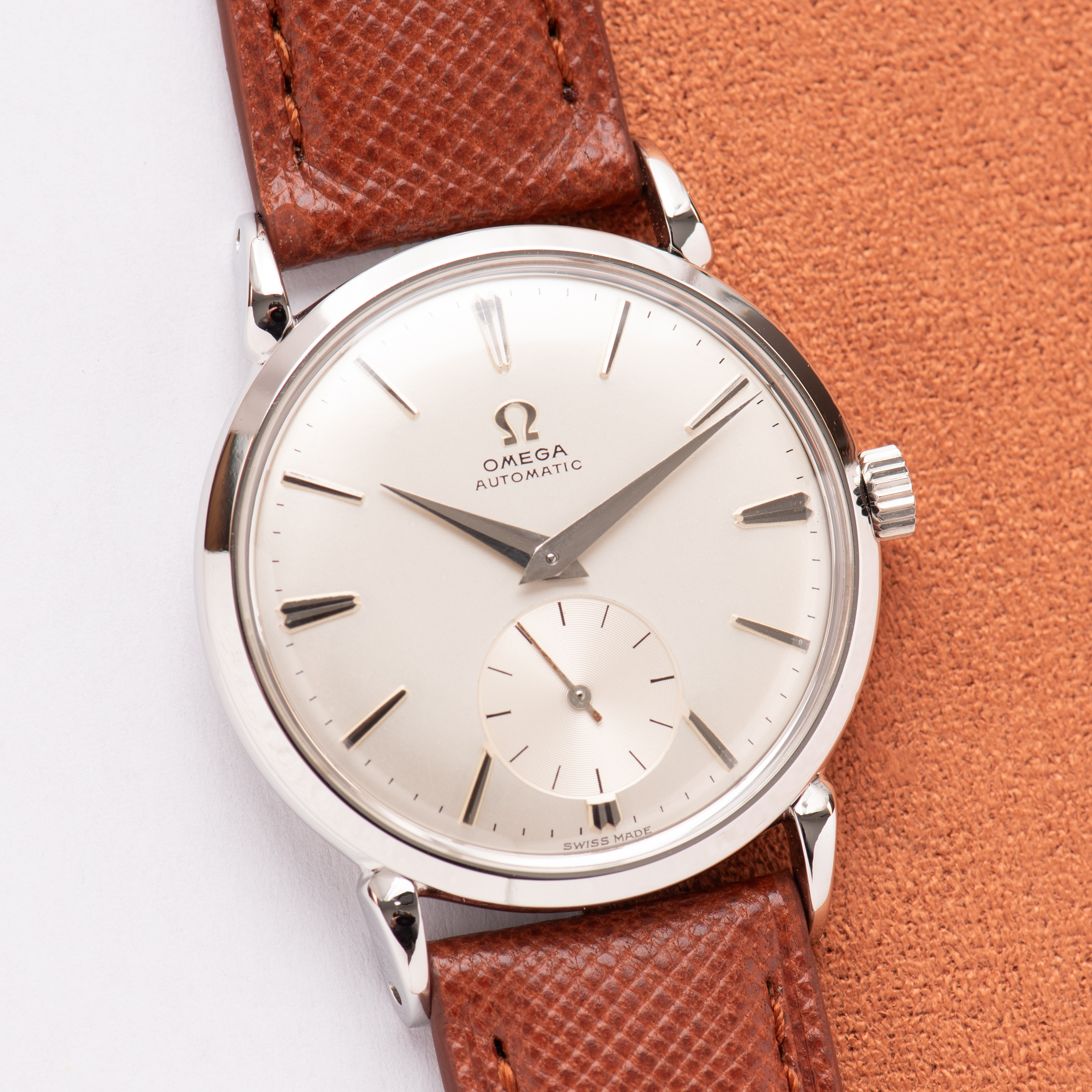 Vue de Omega Seamaster Petite Seconde Silver Dial Like New Bumper Réf 2402-1 from 1944