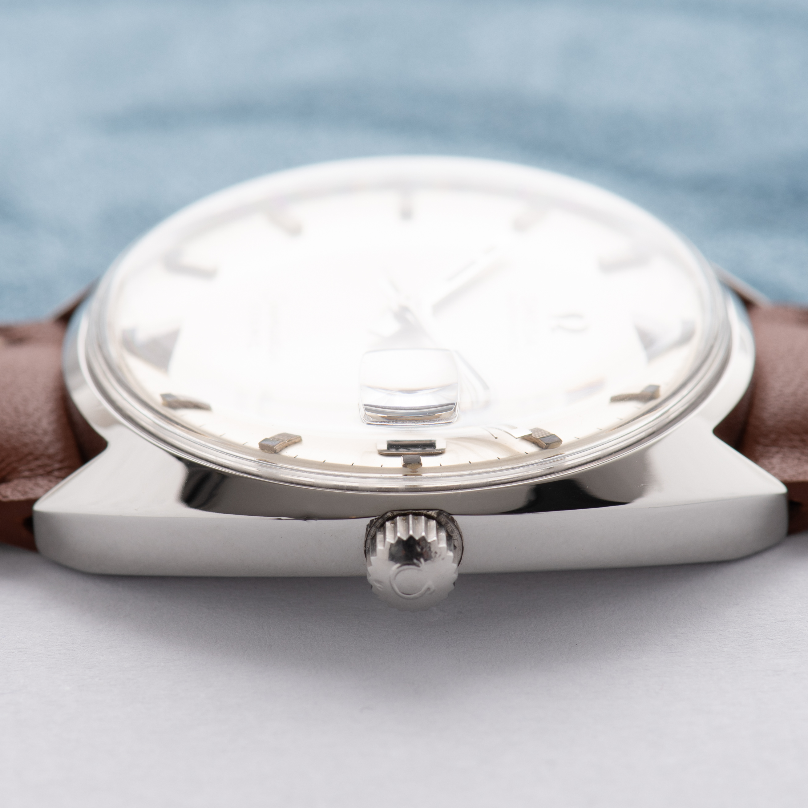 Zicht op Omega Automatic Seamaster Cosmic Silver Dial ref 166.026 cal 565 uit 1967