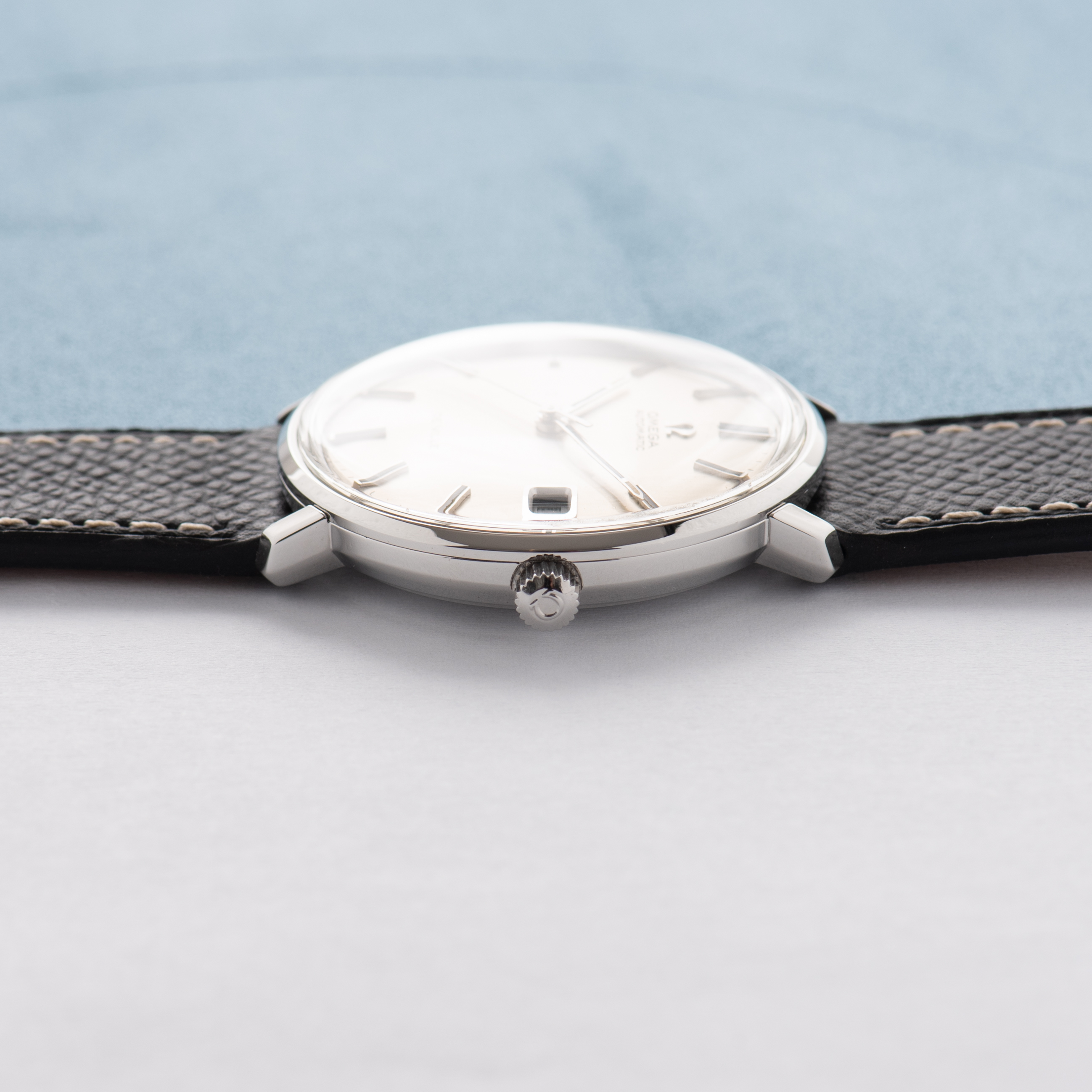 Zicht op Omega Automatic De Ville Monobloc Steel Ref 166.033 uit 1968