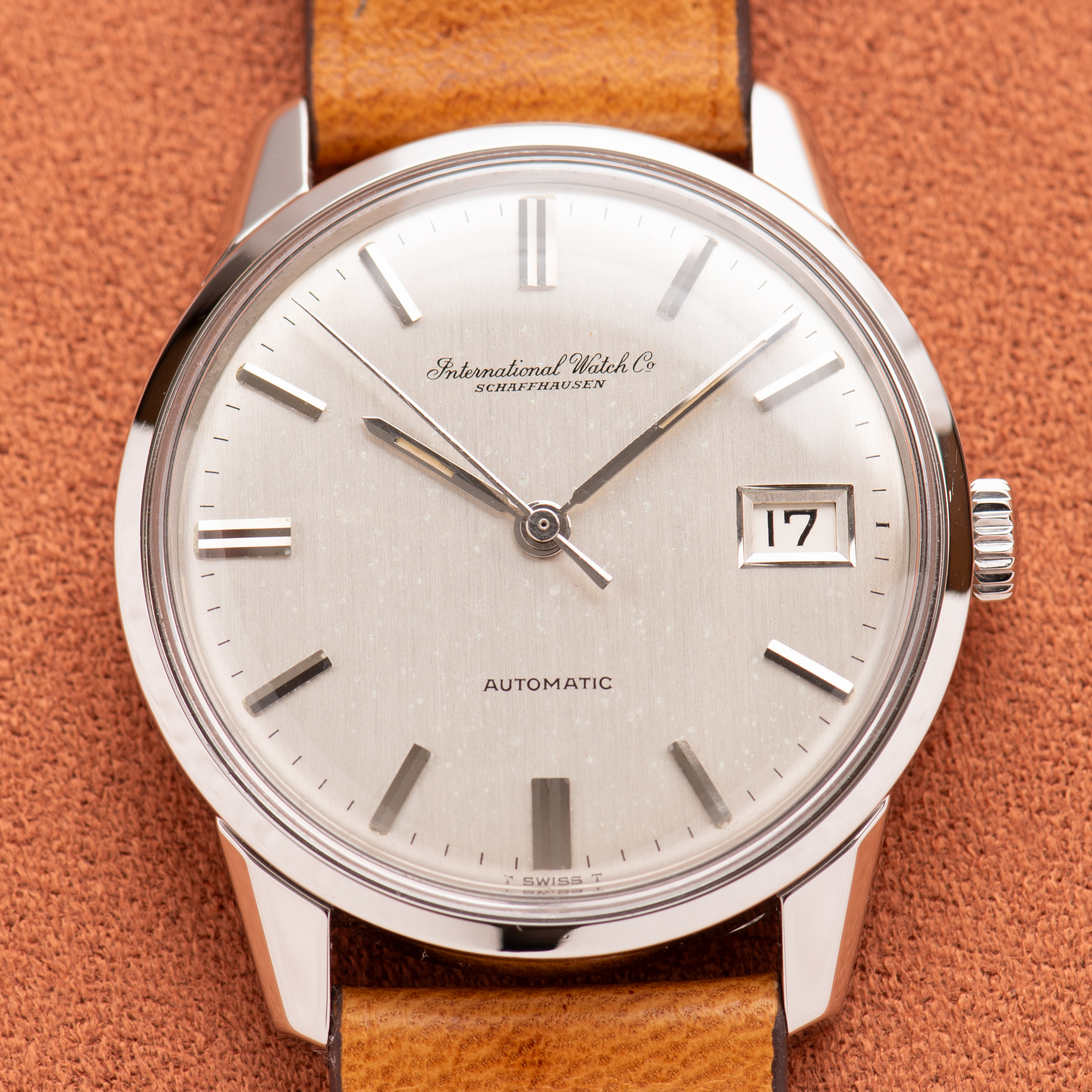 Vue de IWC International Watch Co Schaffhausen Automatic Silver Dial réf R810A