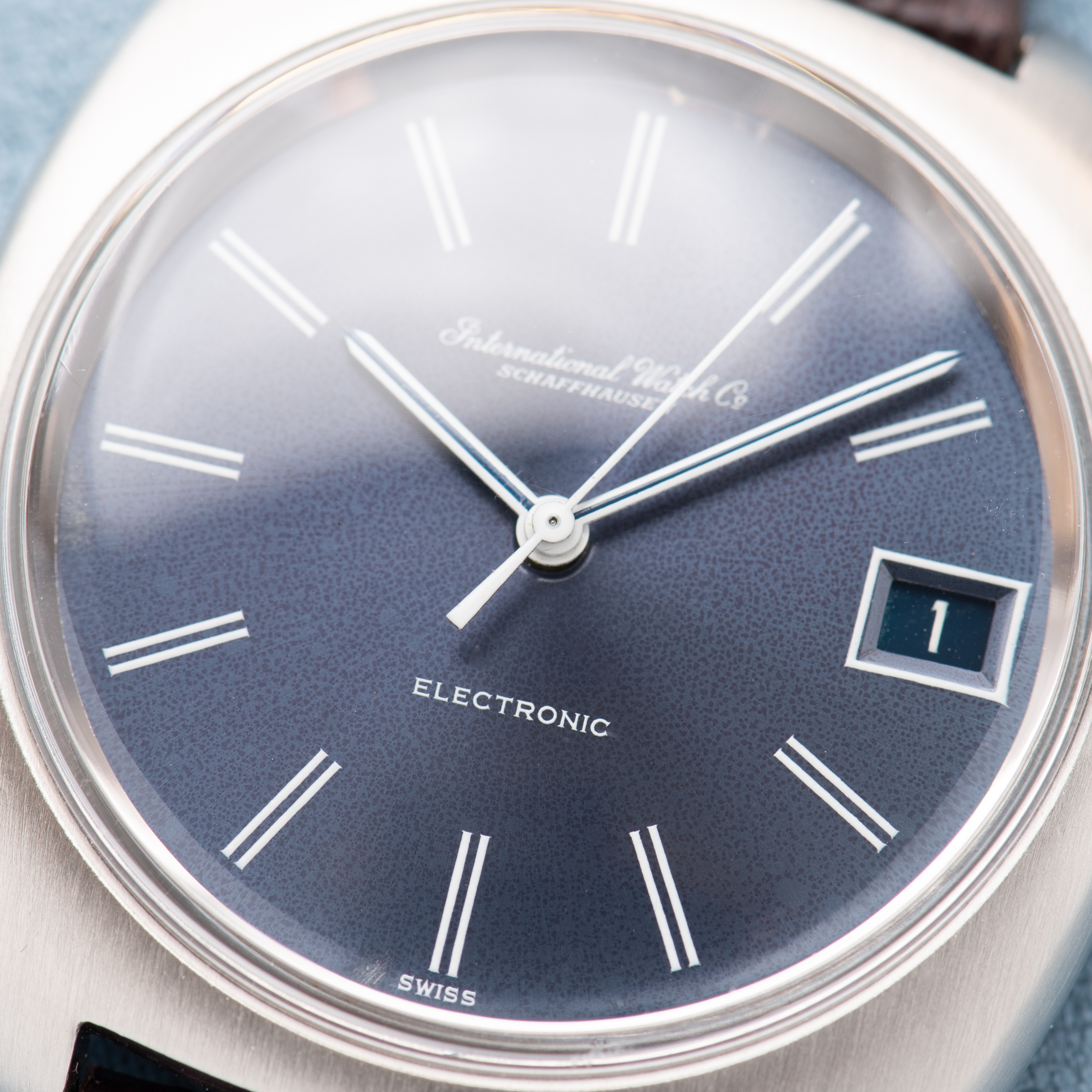 Vue de IWC International Watch Co SchaffHaussen Blue Dial Electronic réf 2030787