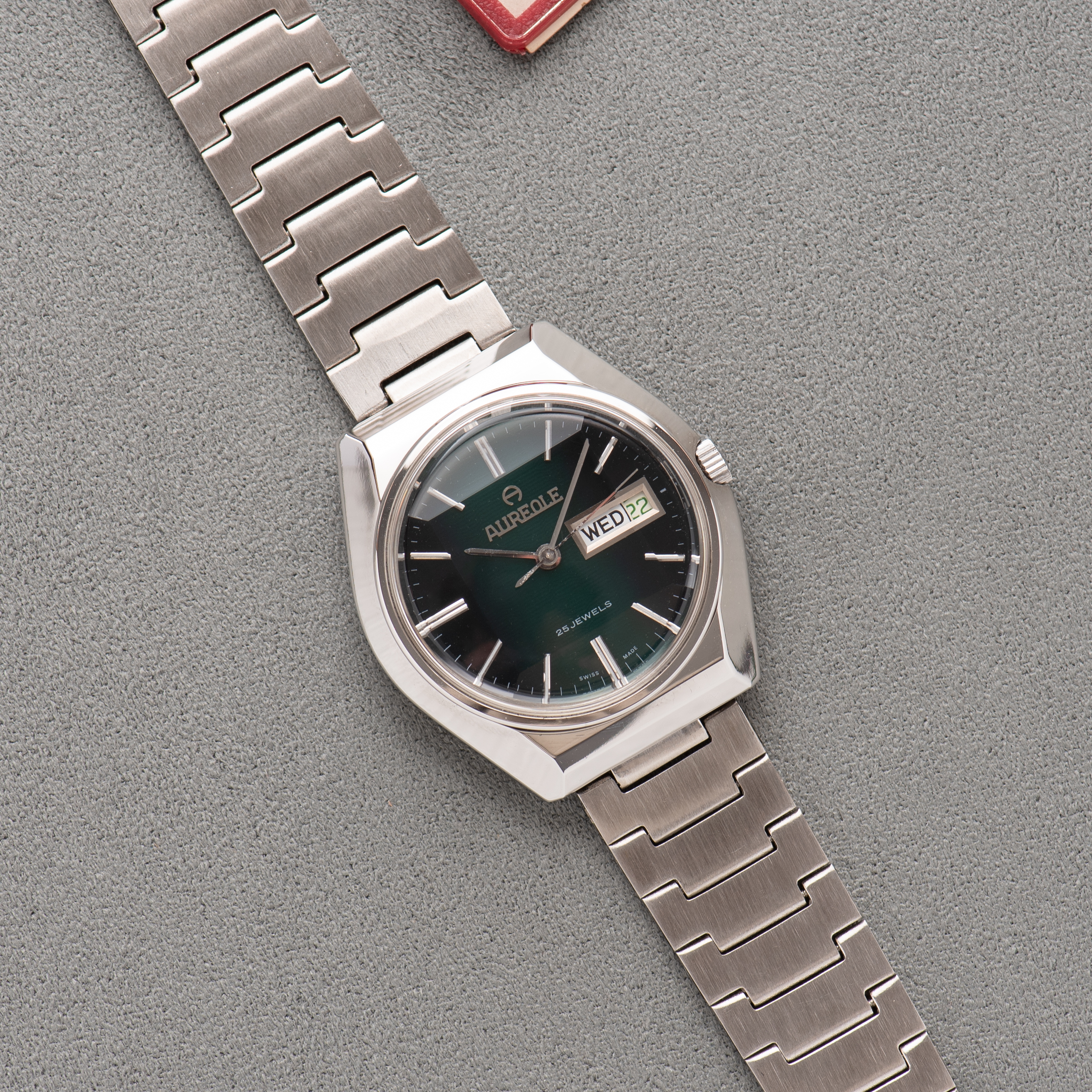 Zicht op Aureole 25Jewels Day-Date AS 2066 NEW OLD STOCK