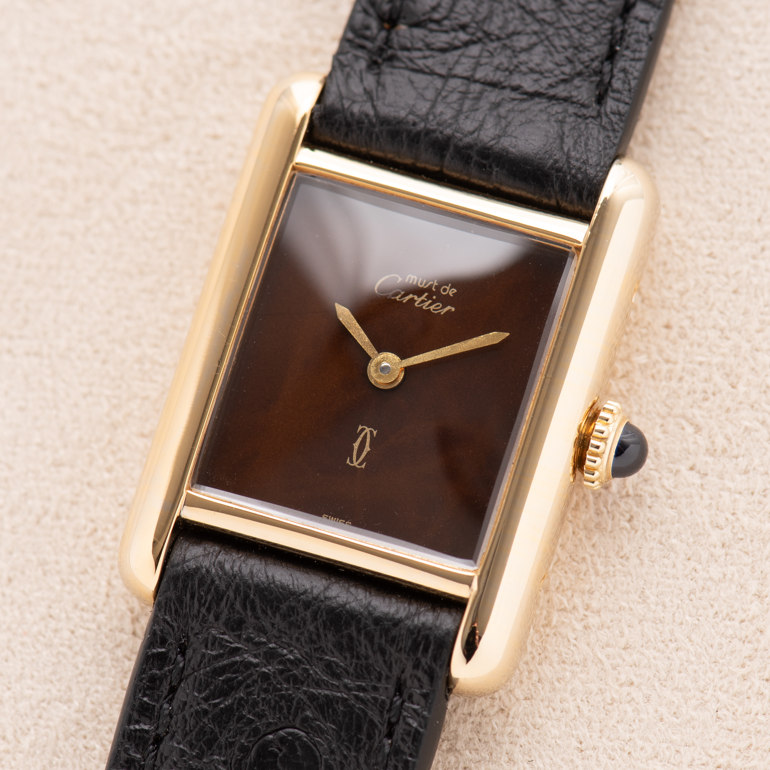 Zicht op Cartier Must de Tank Vermeil PM "Tiger Dial" uit 1980"