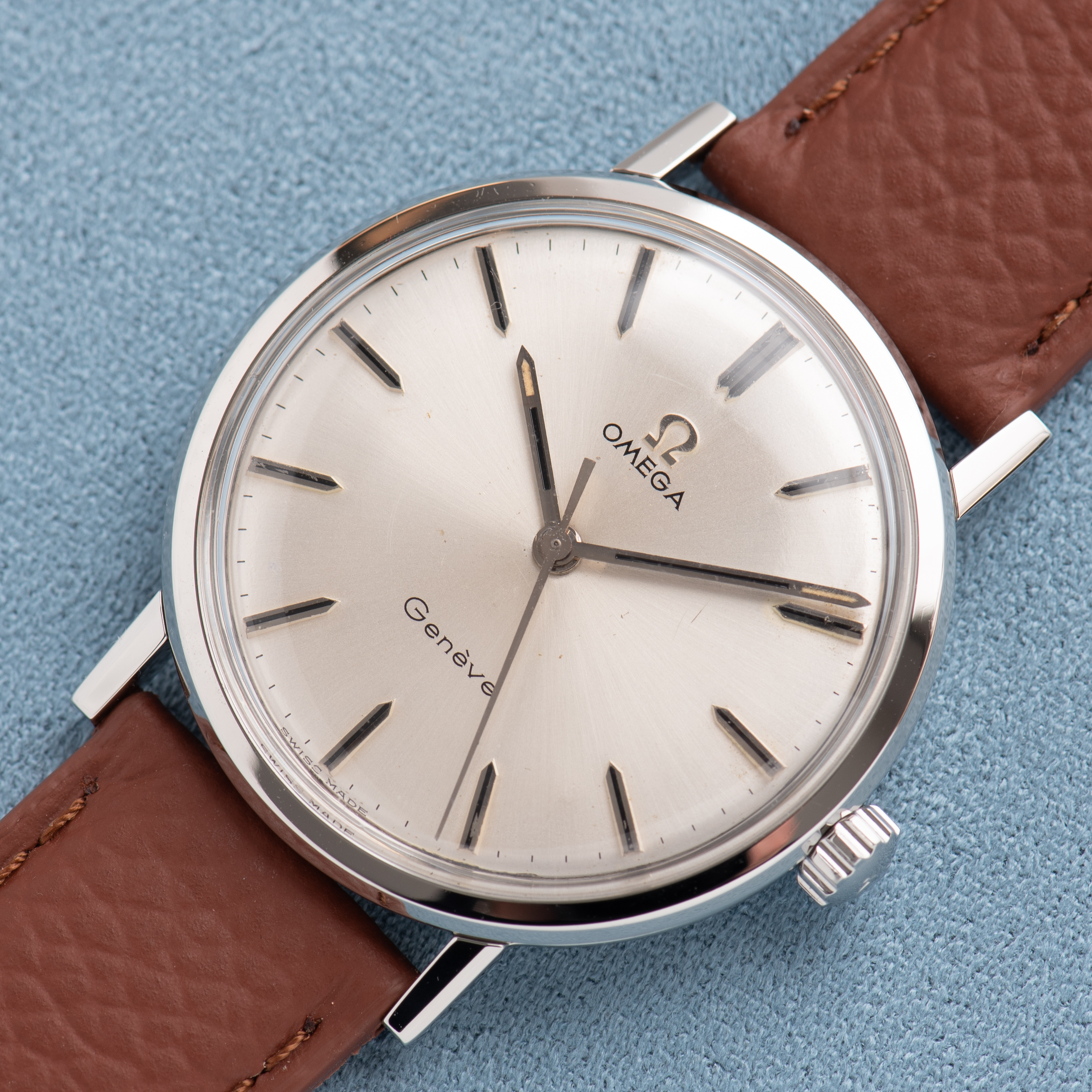 Zicht op Omega Dress Watch Centre Seconds Silver Dial ref 131.019 uit 1969