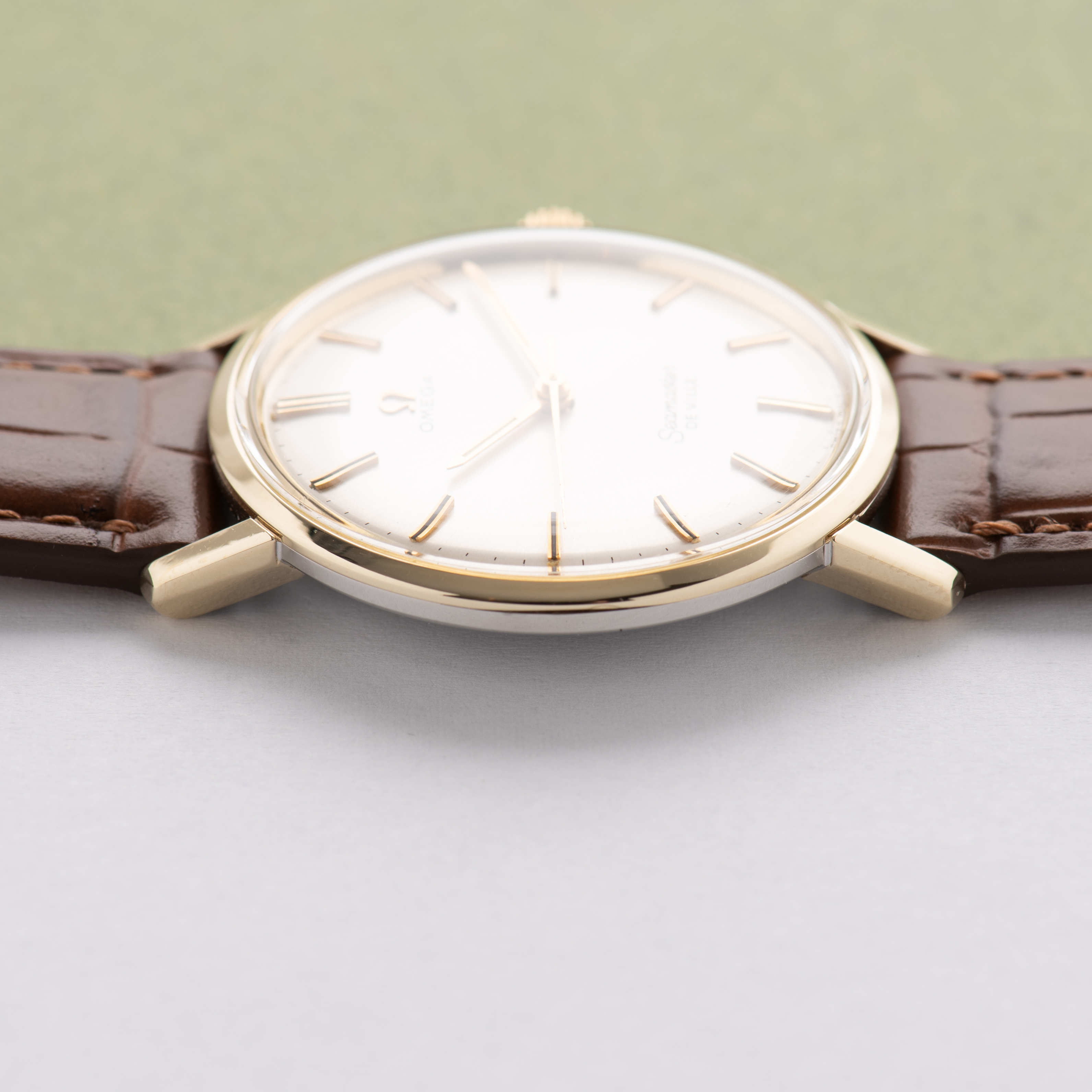 Zicht op Omega Seamaster De Ville Datum Goud/Staal Ref 135.020 vanaf 1965