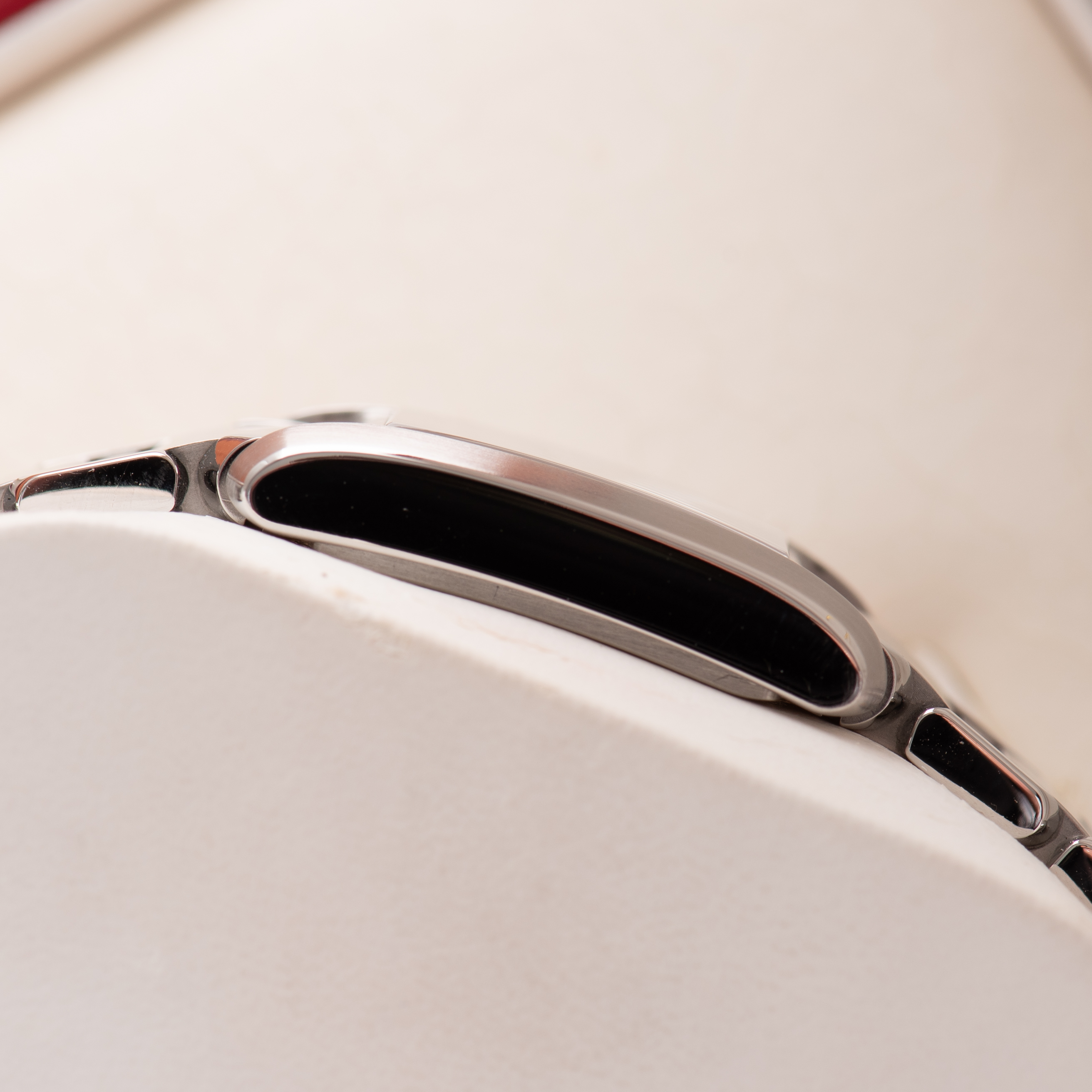 Zicht op Cartier Tank Franse Roman Dial Ref 2485 Volledige set + nieuwe reinigingsset